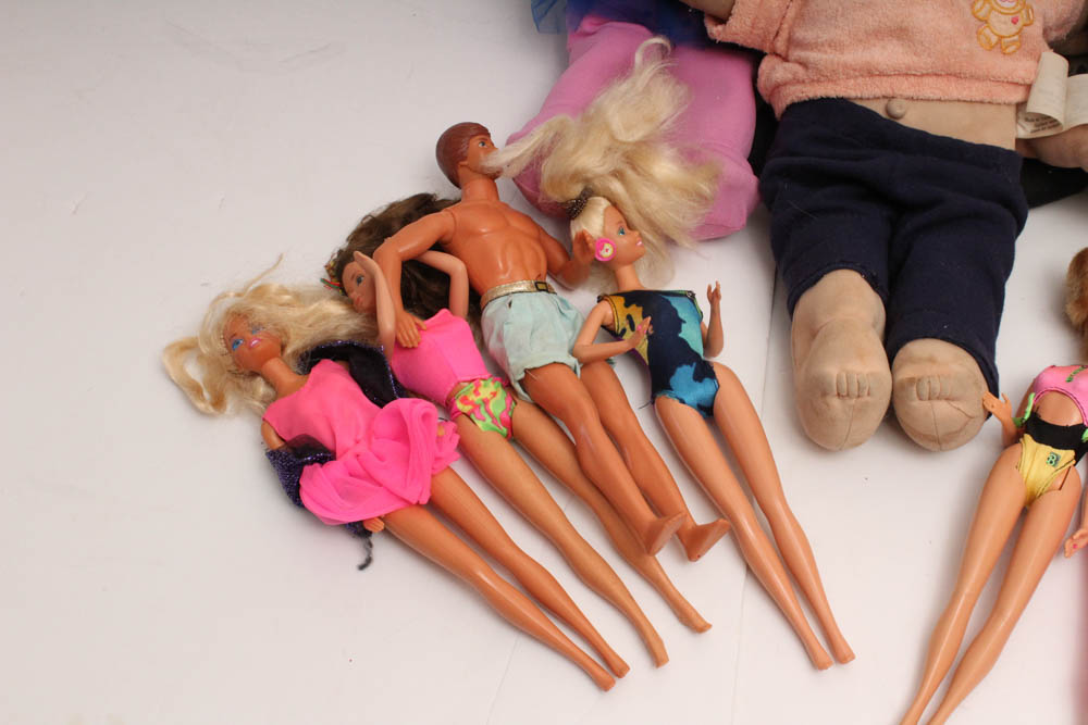 Vintage Toys Featuring Cabbage Patch and Barbie Dolls