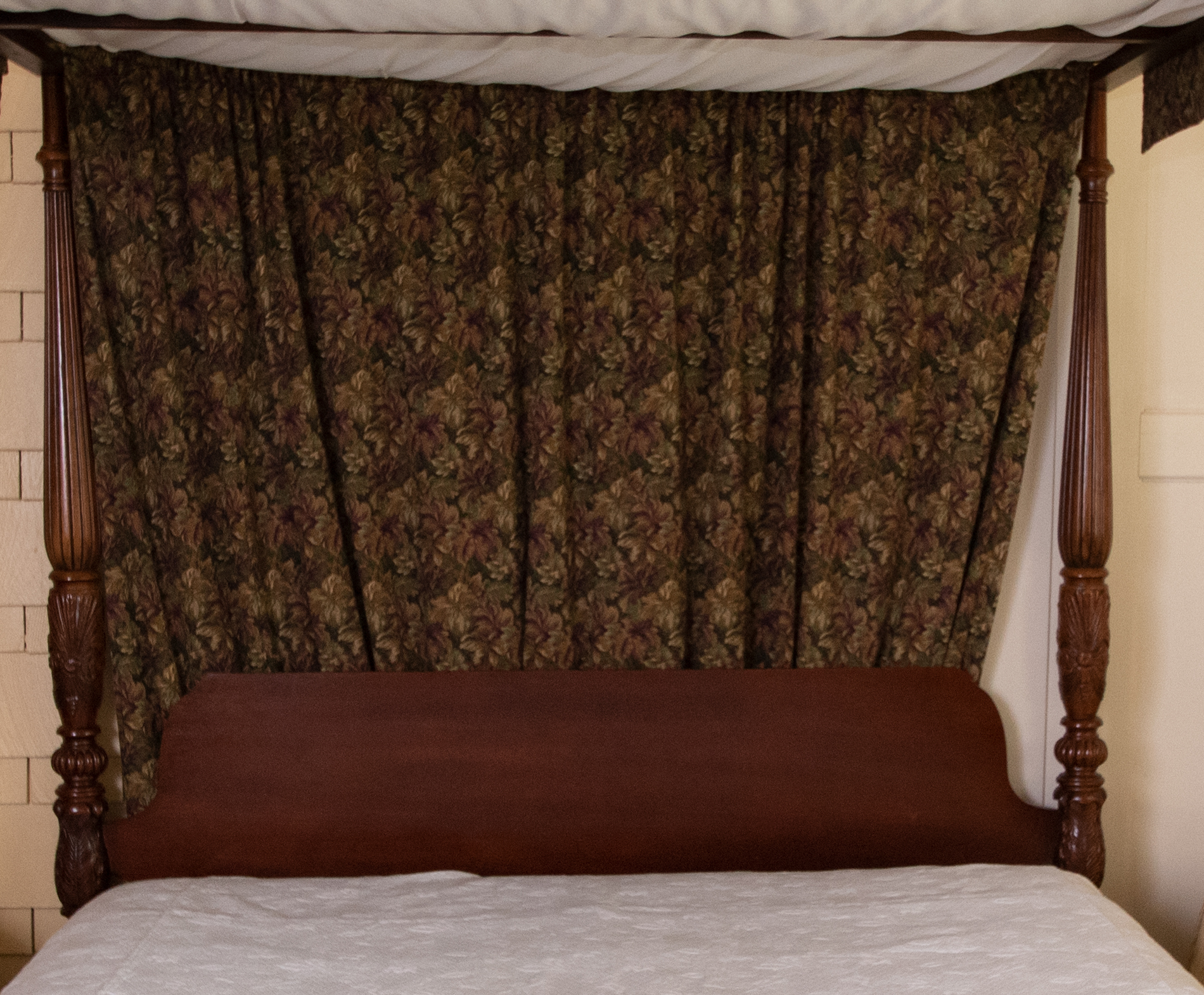 Vintage Four-Poster Canopy Rice Bed