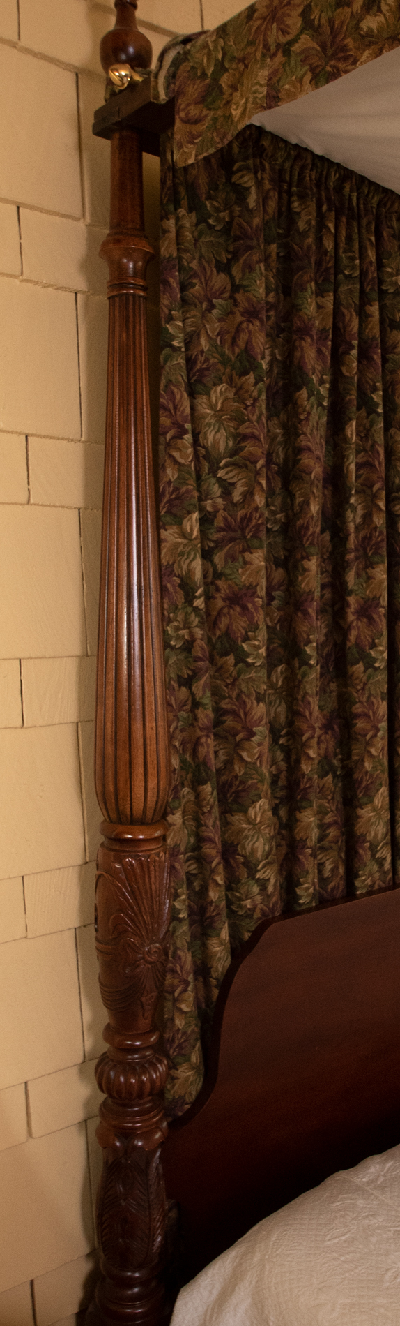 Vintage Four-Poster Canopy Rice Bed