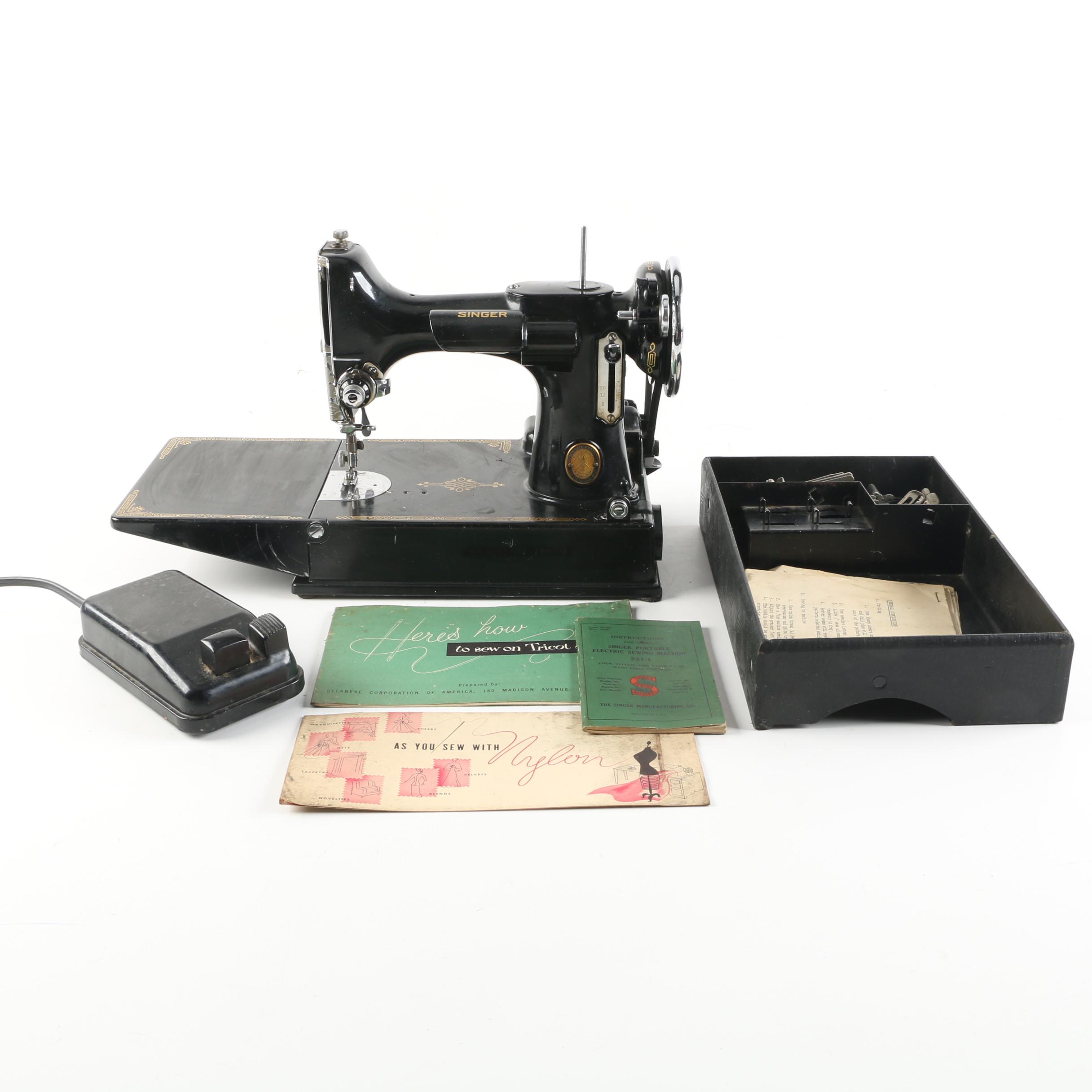 1939 Singer Featherweight Model 221-1 Sewing Machine