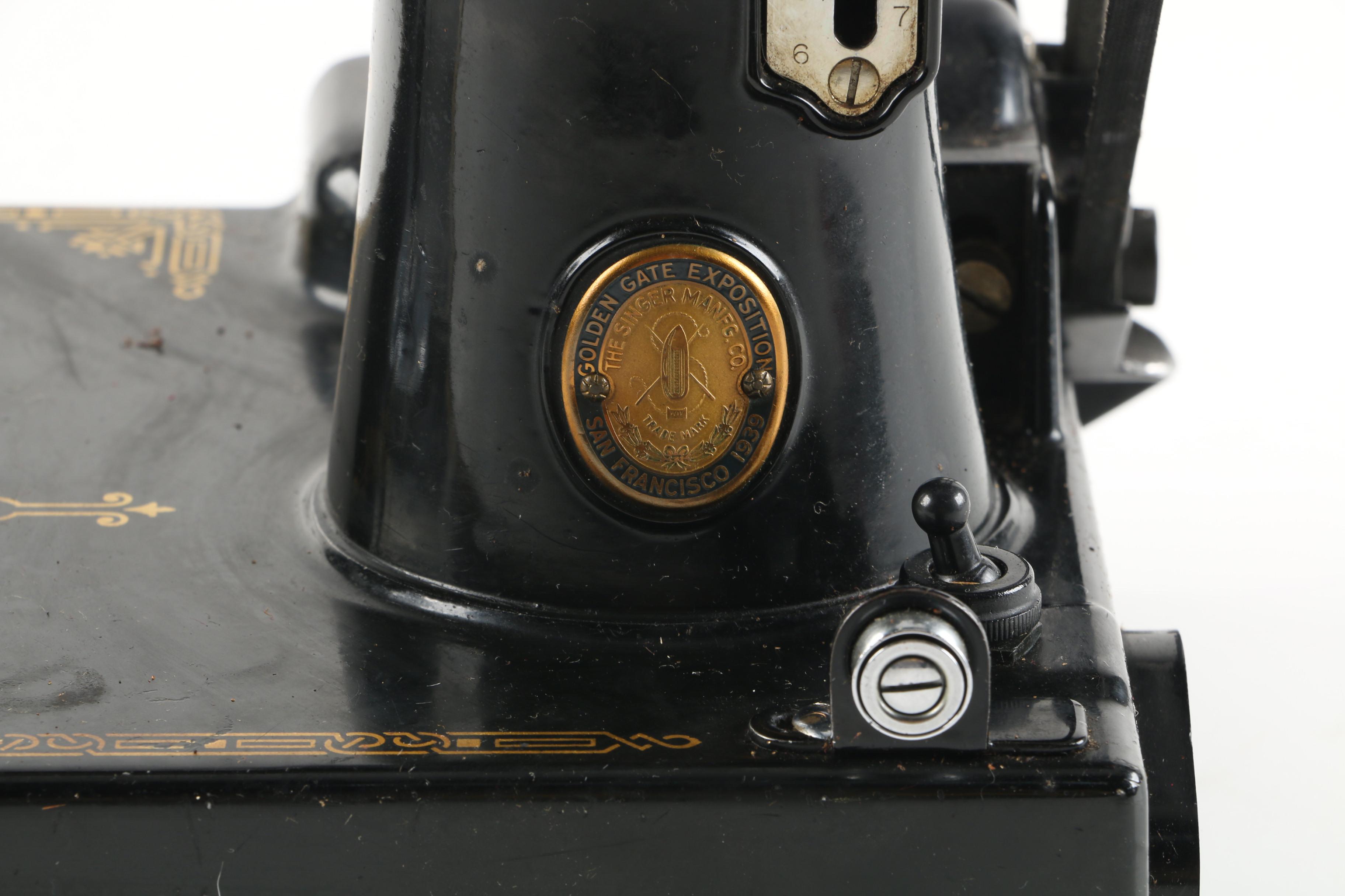 1939 Singer Featherweight Model 221-1 Sewing Machine