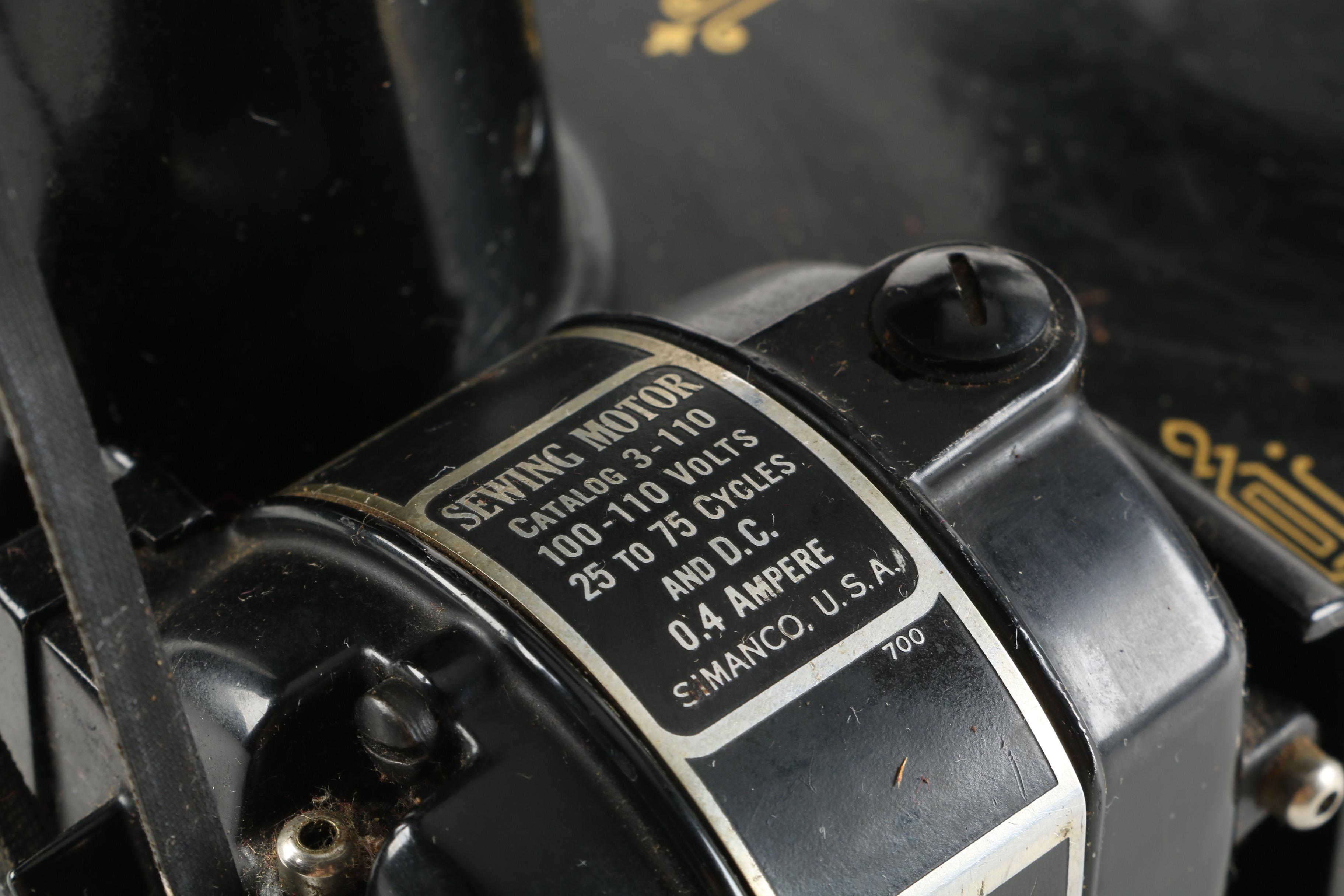 1939 Singer Featherweight Model 221-1 Sewing Machine