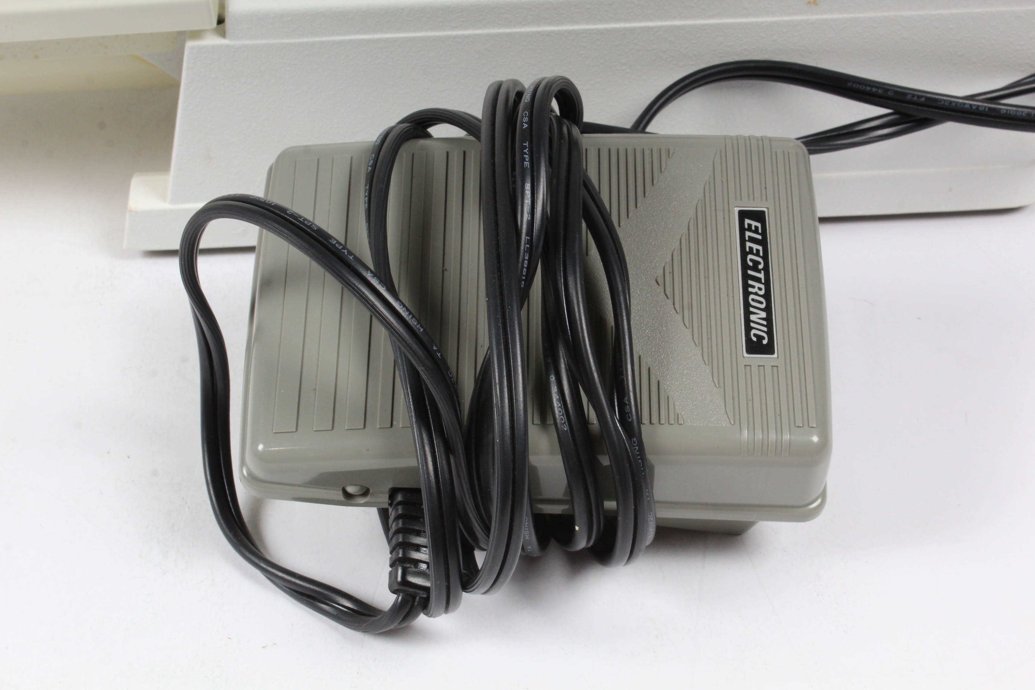 Singer Model 9030 Sewing Machine