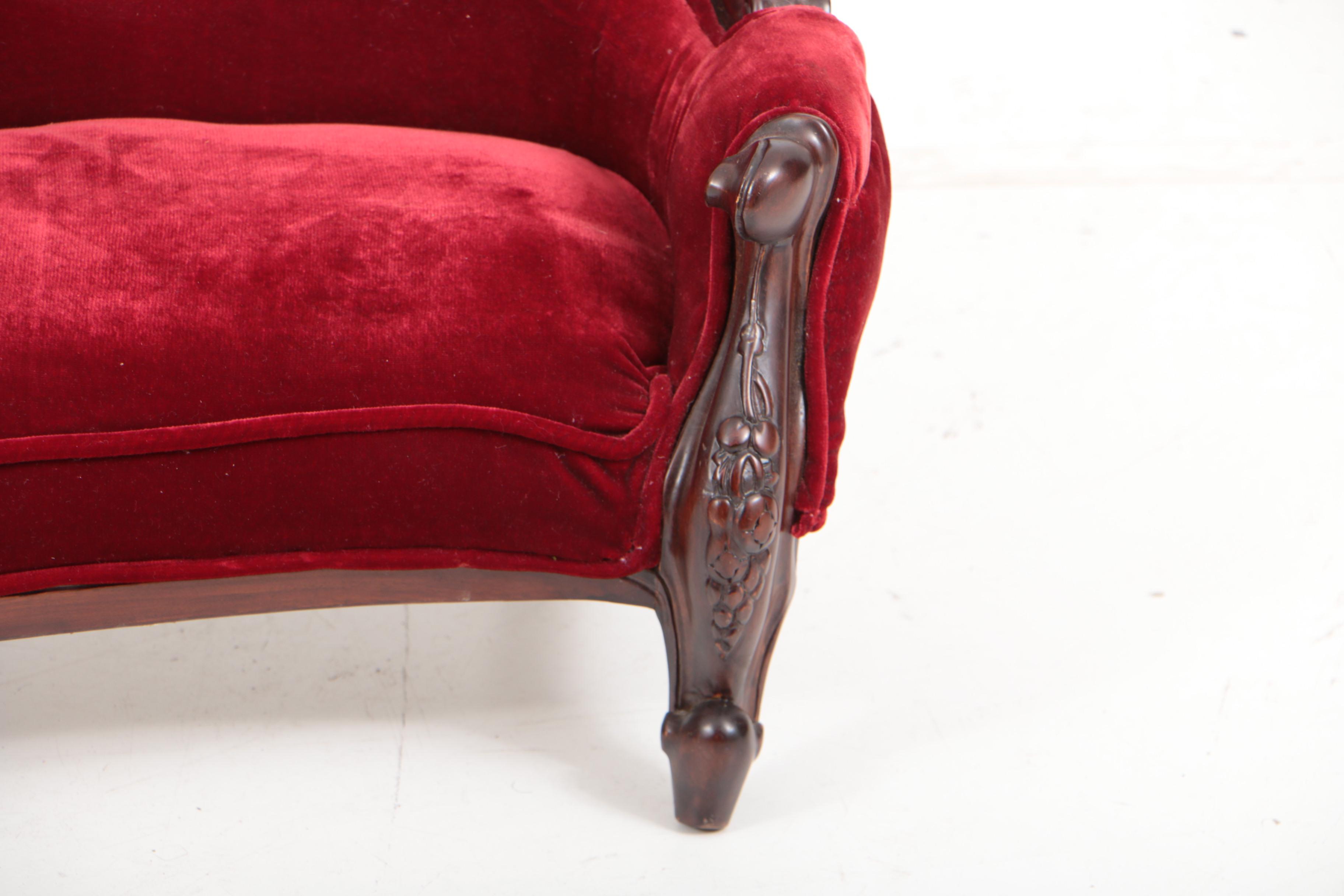 Victorian Style Mahogany Child's Recamier, 20th Century