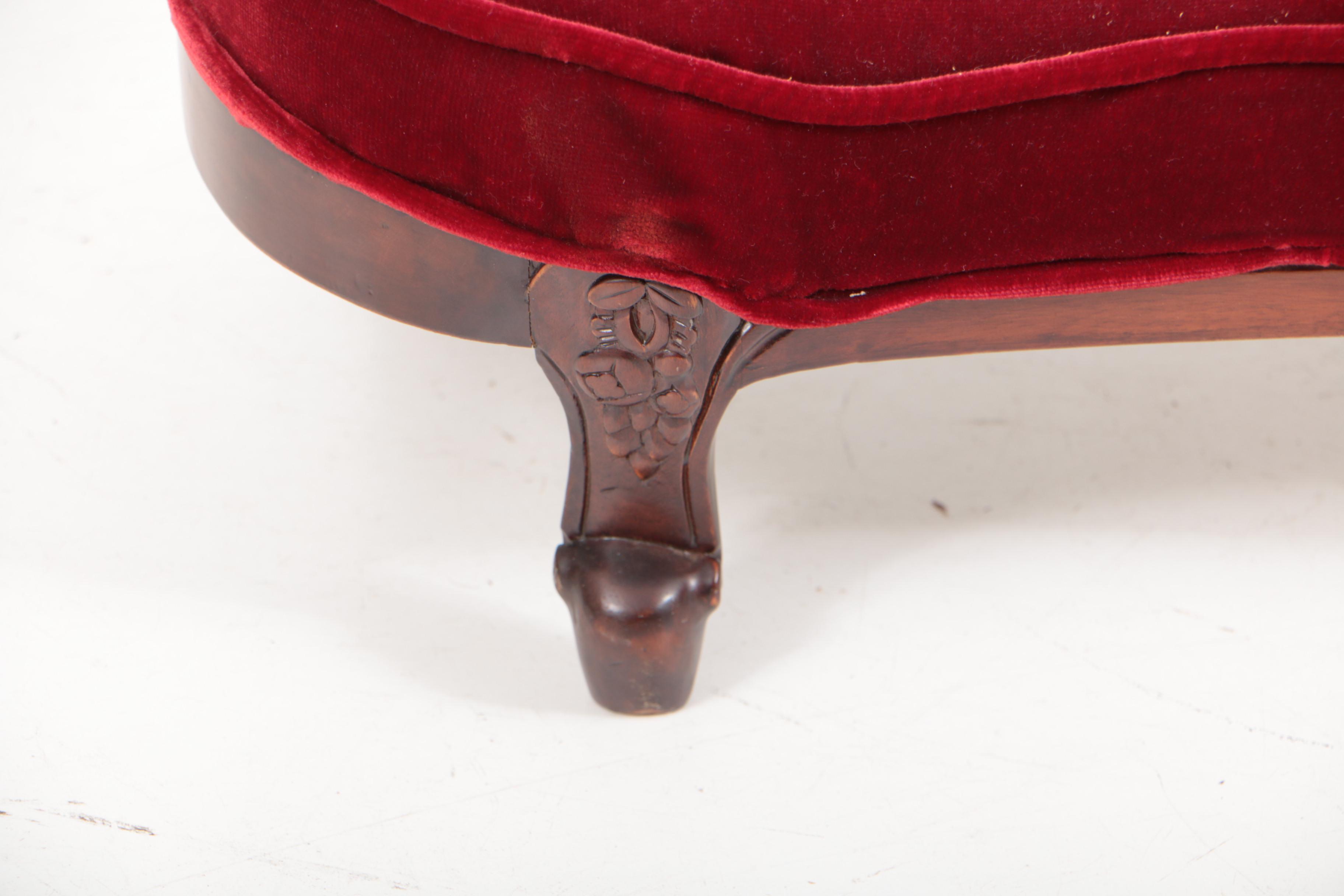 Victorian Style Mahogany Child's Recamier, 20th Century