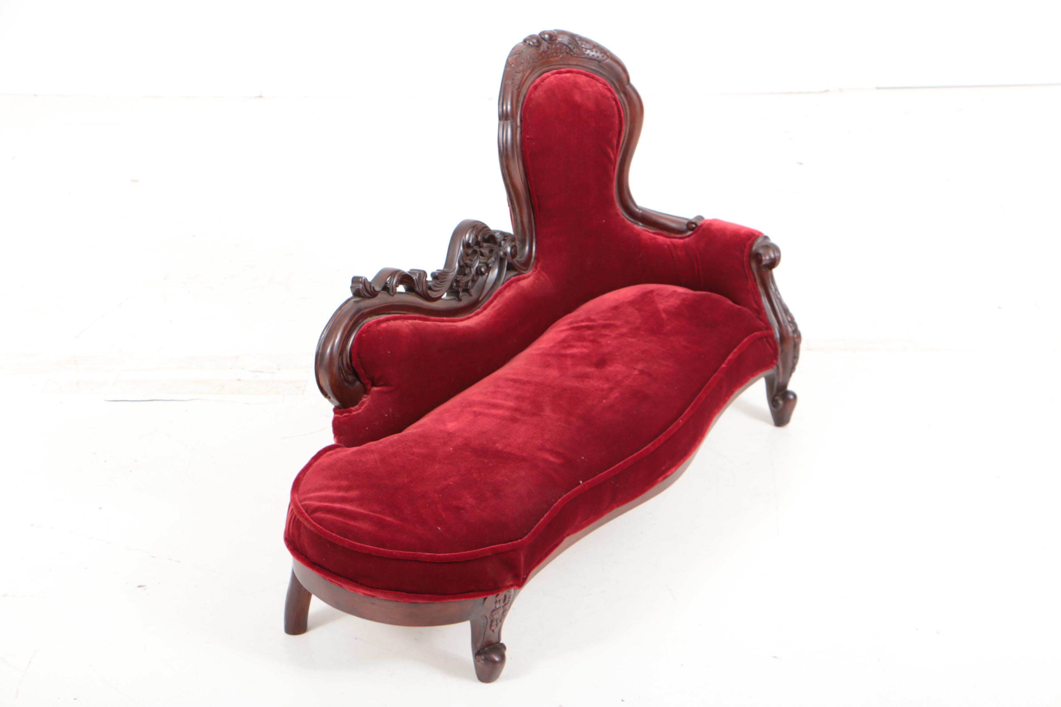 Victorian Style Mahogany Child's Recamier, 20th Century