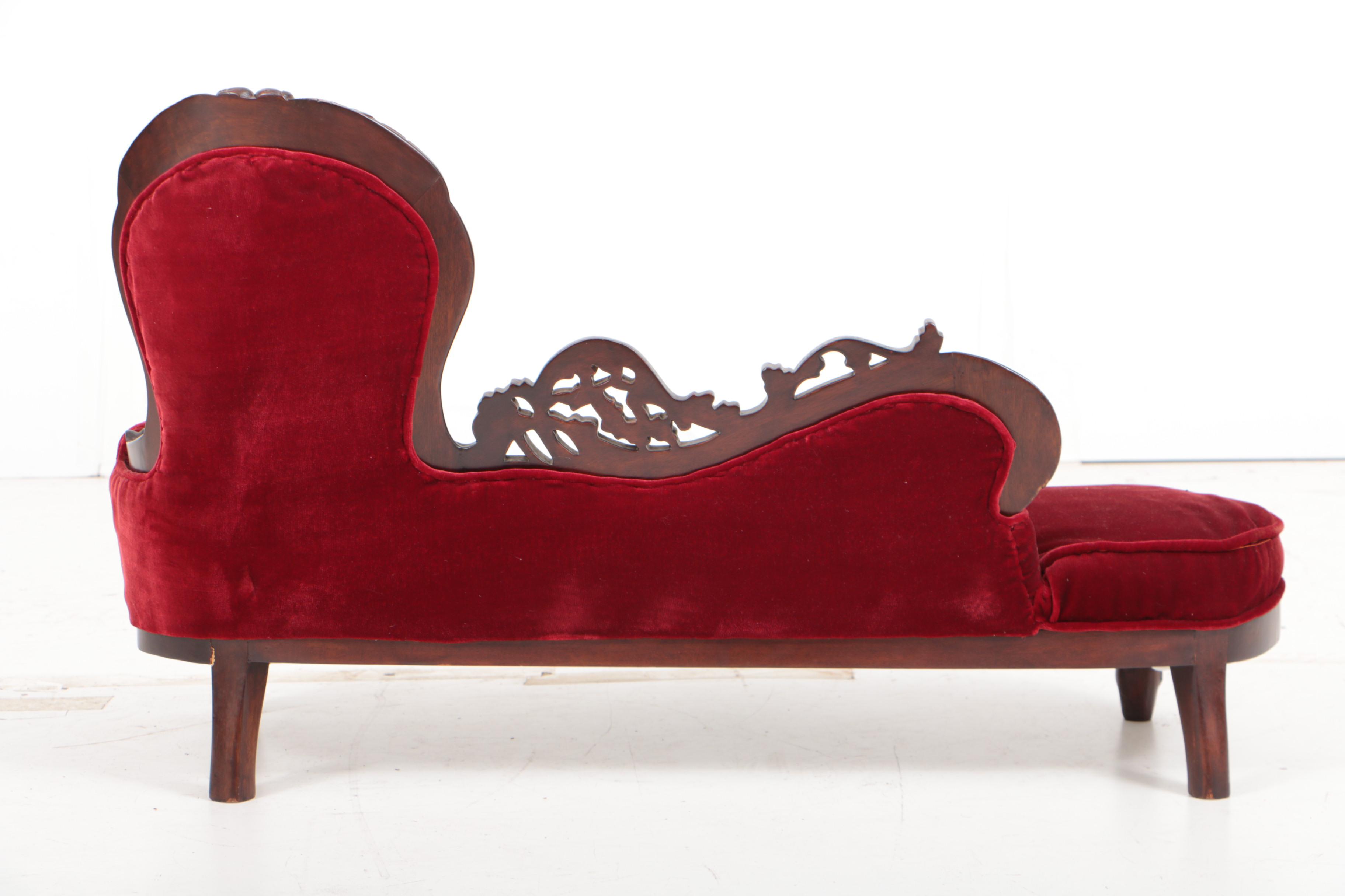 Victorian Style Mahogany Child's Recamier, 20th Century