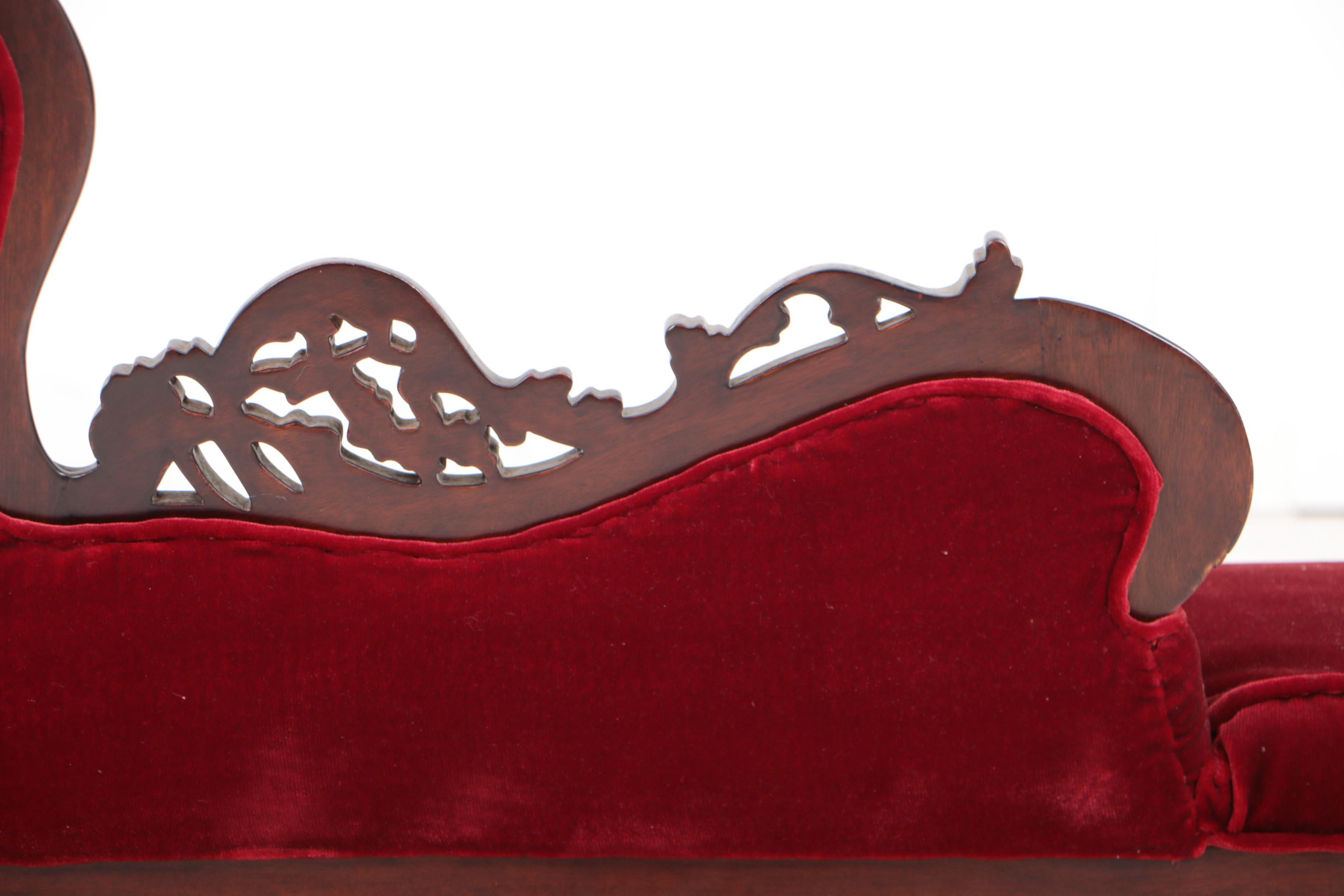 Victorian Style Mahogany Child's Recamier, 20th Century