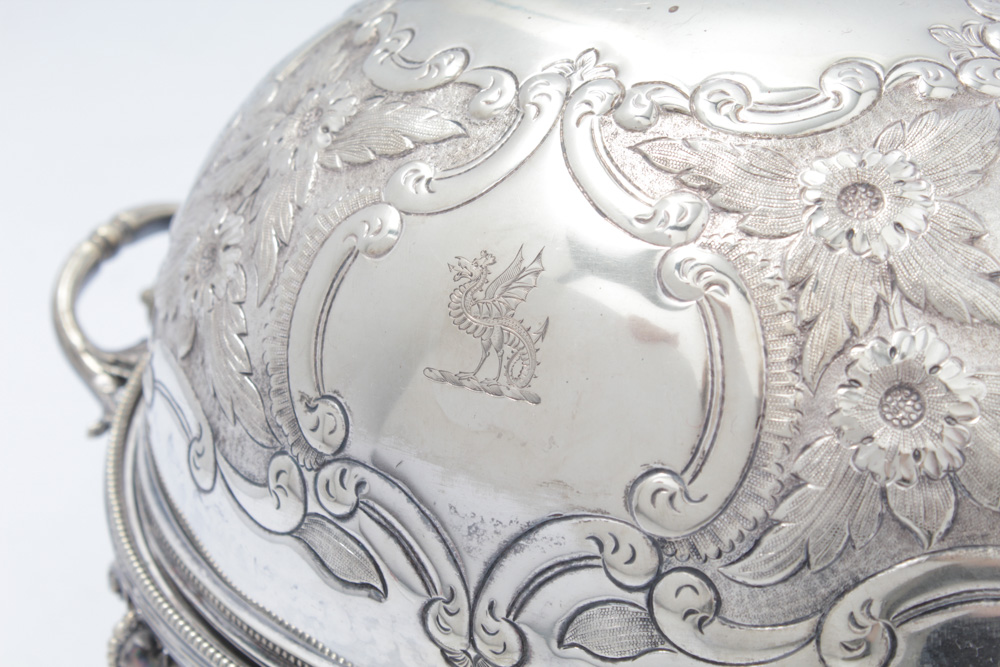 Henry Wilkinson & Co Ltd Sheffield Armorial Silver Plate Rolling Dome Server