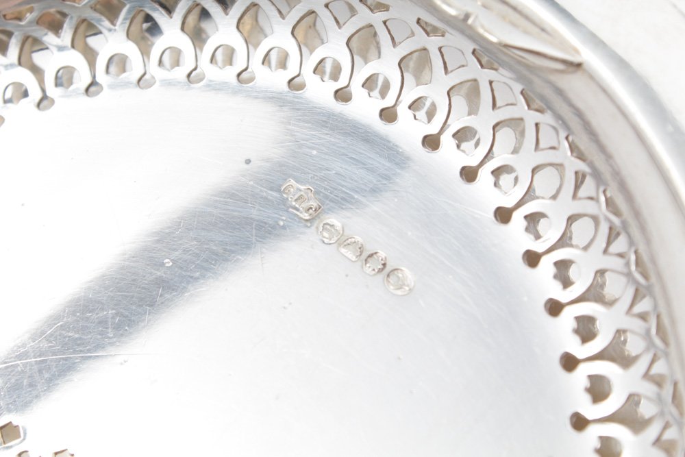 Henry Wilkinson & Co Ltd Sheffield Armorial Silver Plate Rolling Dome Server