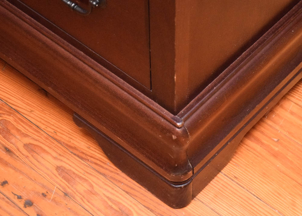 Contemporary Chest of Drawers by Broyhill