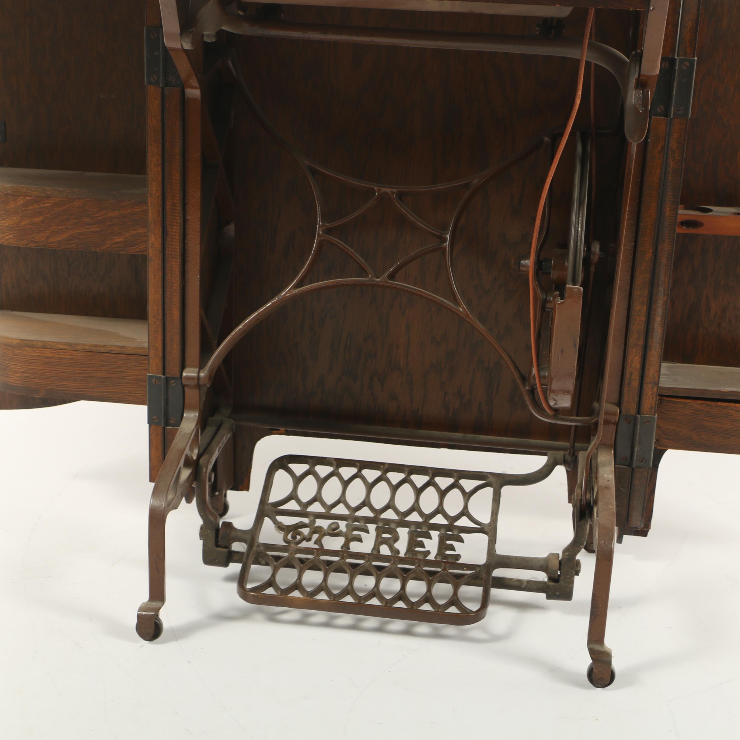 Antique Free No. 5 Sewing Machine Quarter-Sawn Oak Cabinet