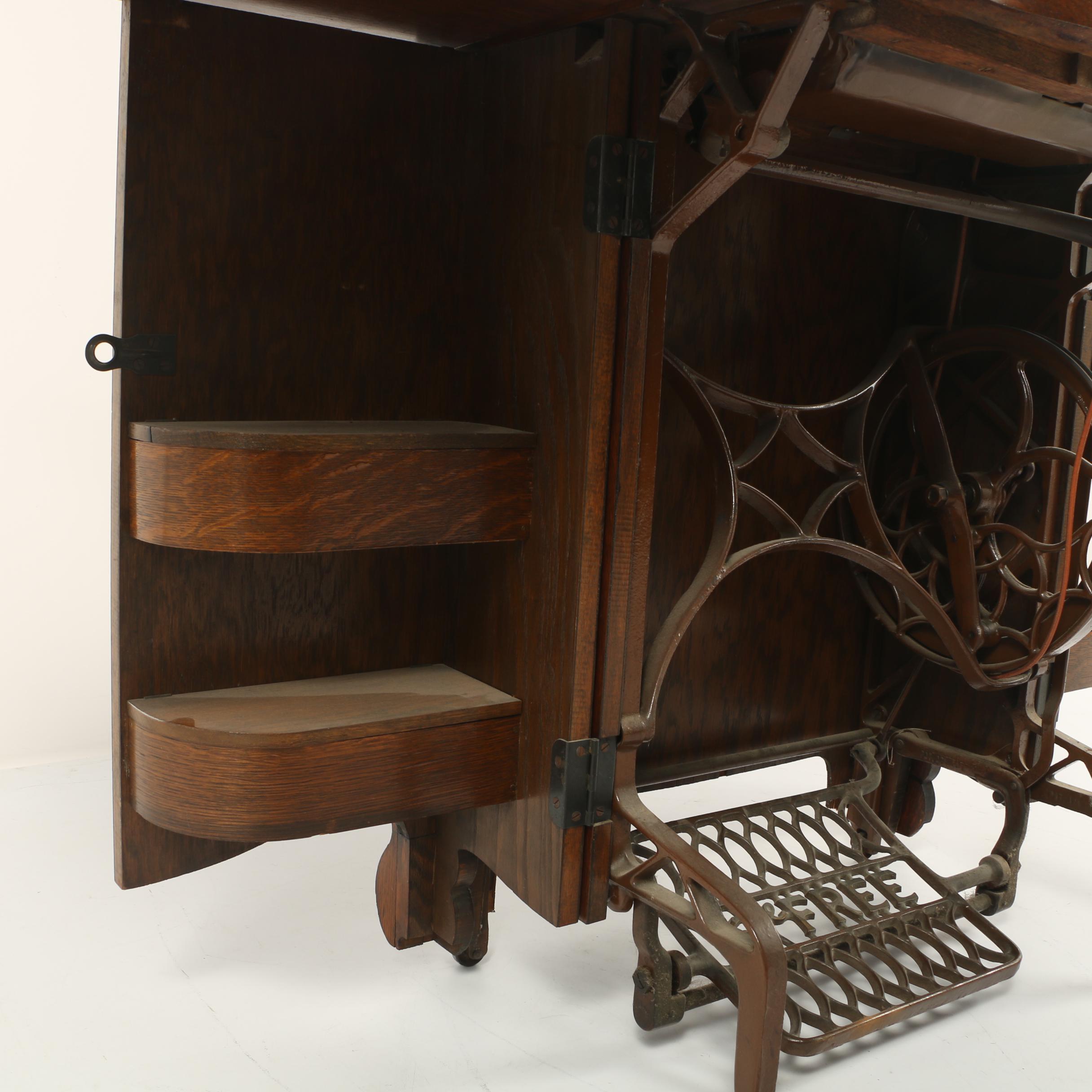 Antique Free No. 5 Sewing Machine Quarter-Sawn Oak Cabinet