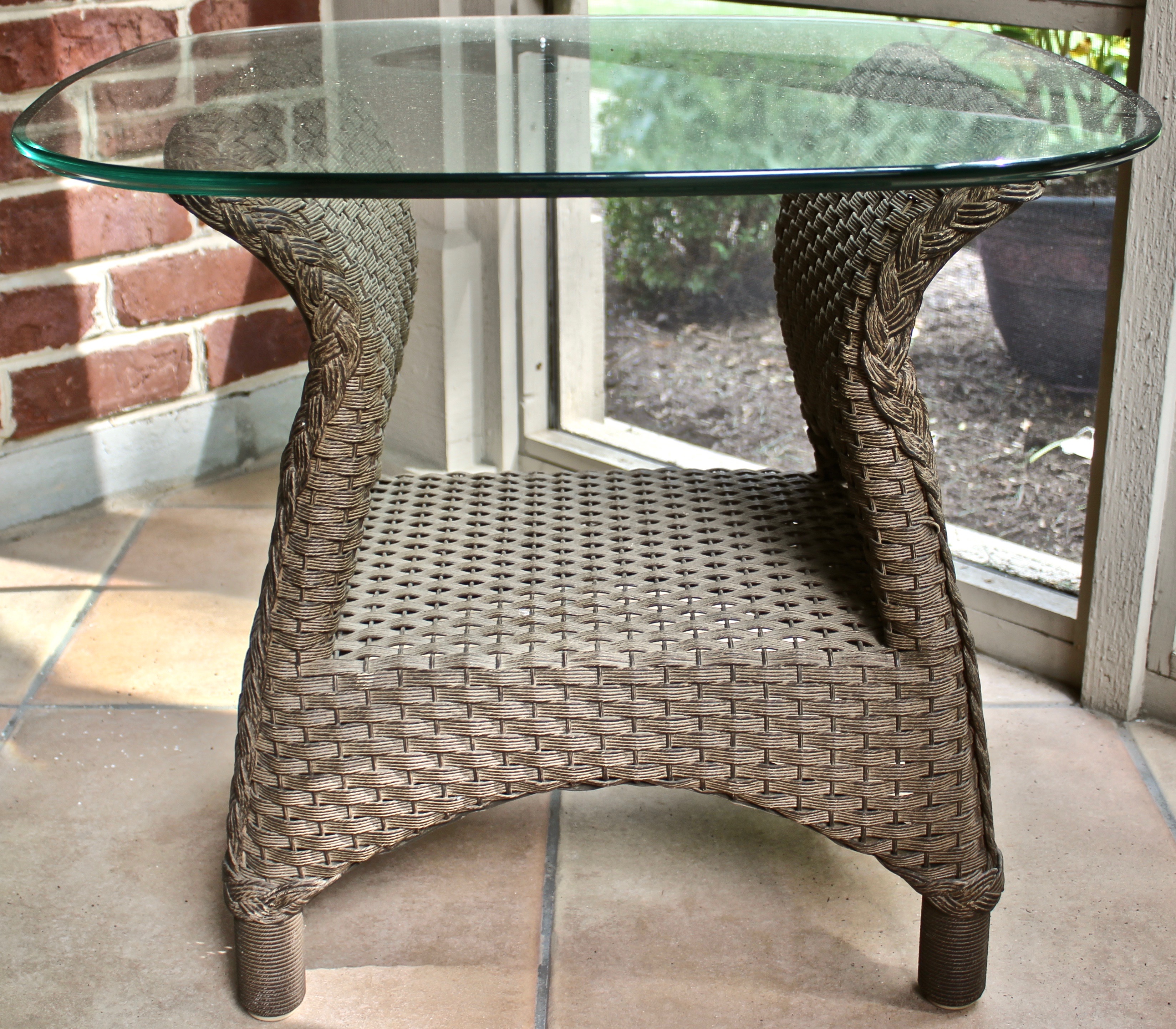 Lloyd Flanders Five-Piece Woven Outdoor Patio Furniture and Multiple Cushion Set