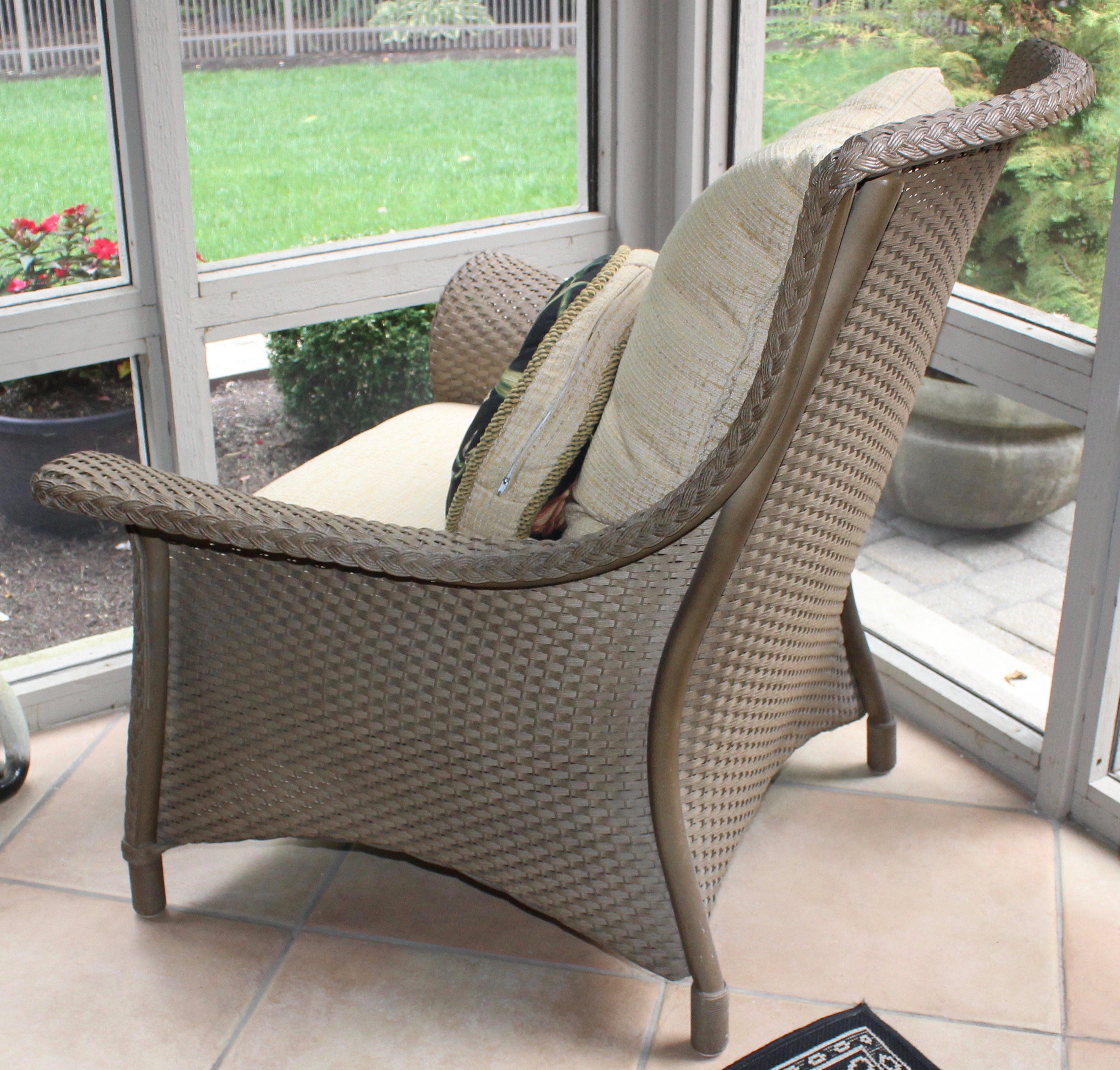Lloyd Flanders Five-Piece Woven Outdoor Patio Furniture and Multiple Cushion Set
