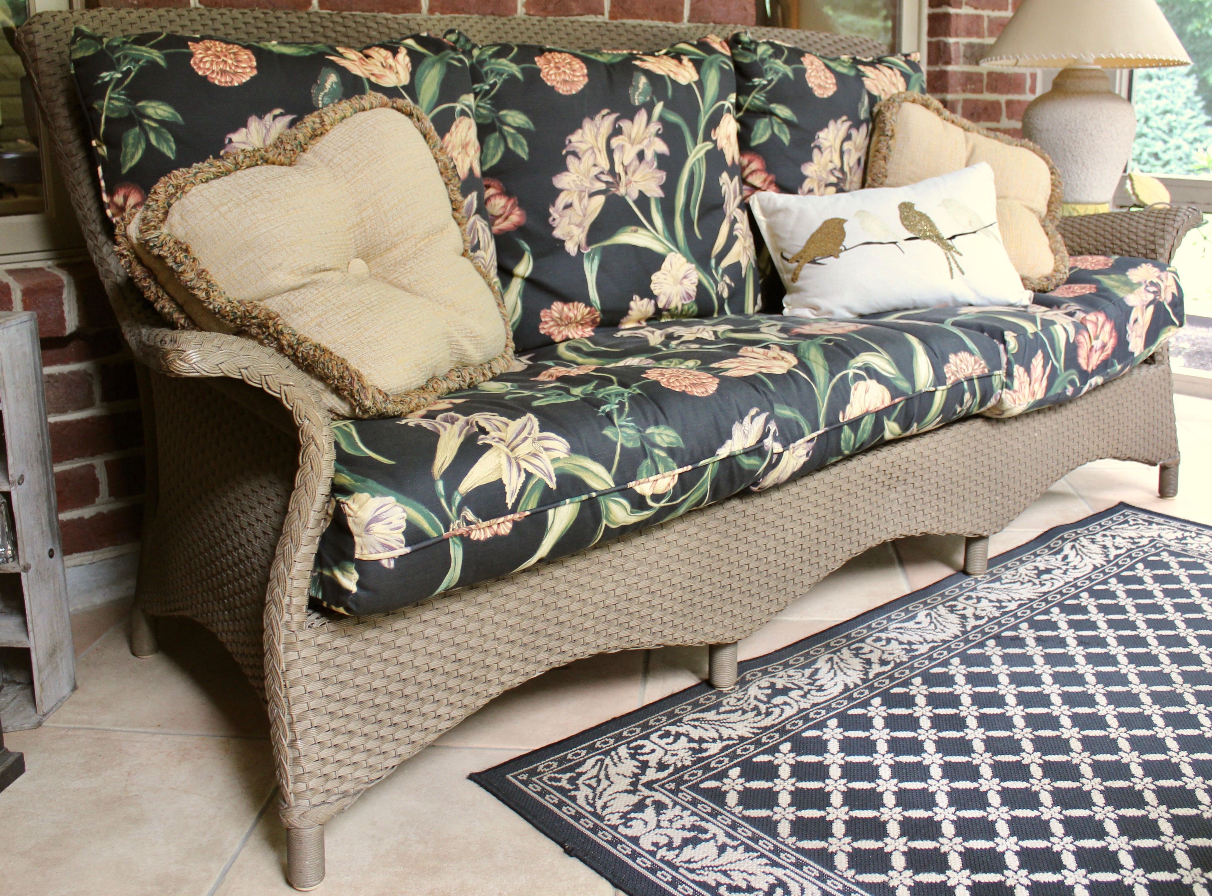 Lloyd Flanders Five-Piece Woven Outdoor Patio Furniture and Multiple Cushion Set