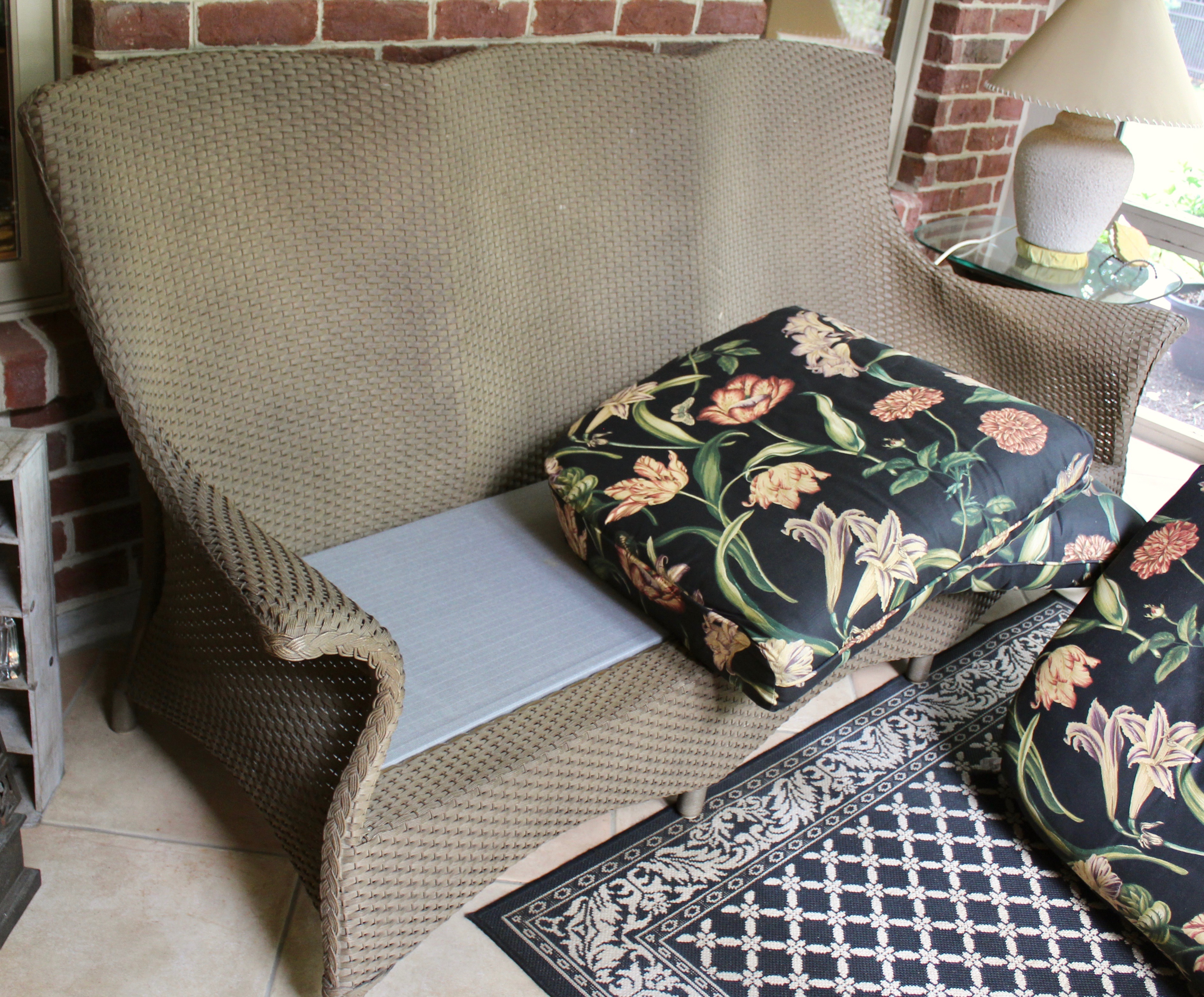 Lloyd Flanders Five-Piece Woven Outdoor Patio Furniture and Multiple Cushion Set