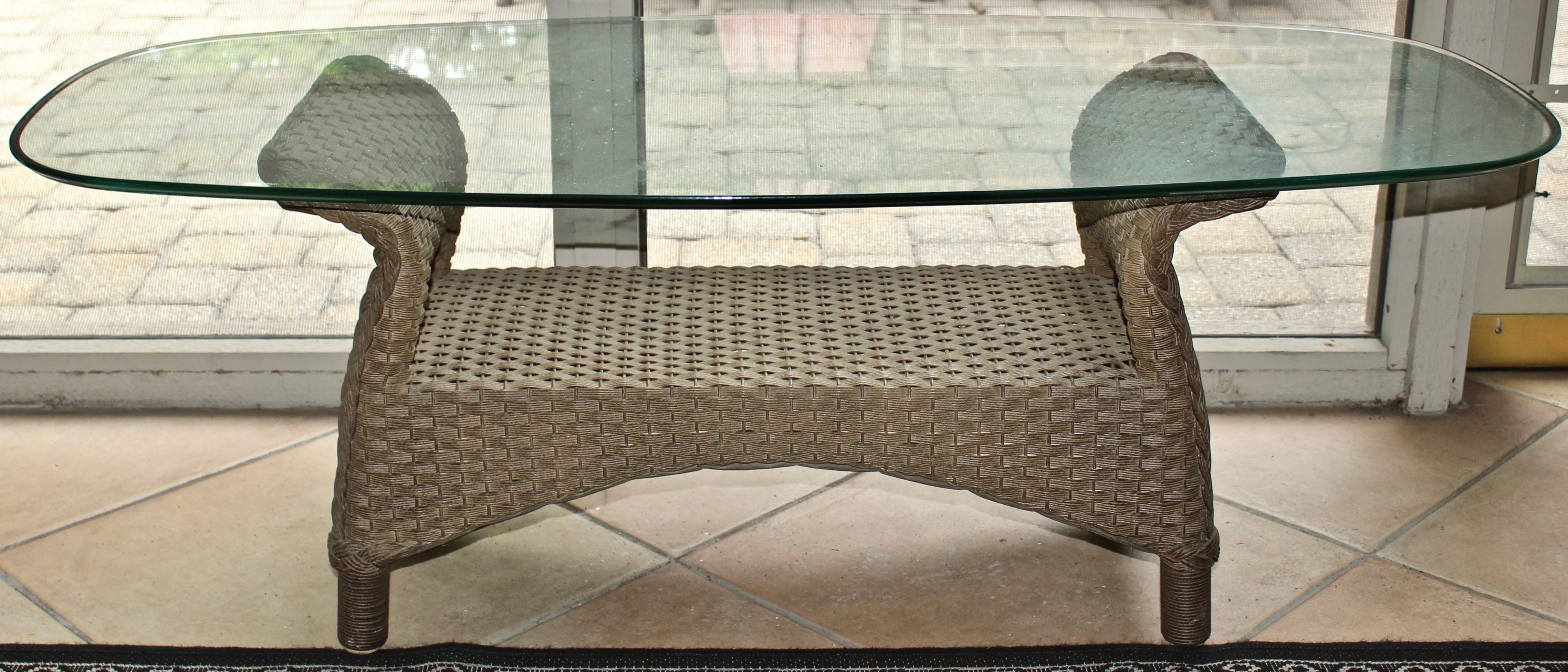 Lloyd Flanders Five-Piece Woven Outdoor Patio Furniture and Multiple Cushion Set