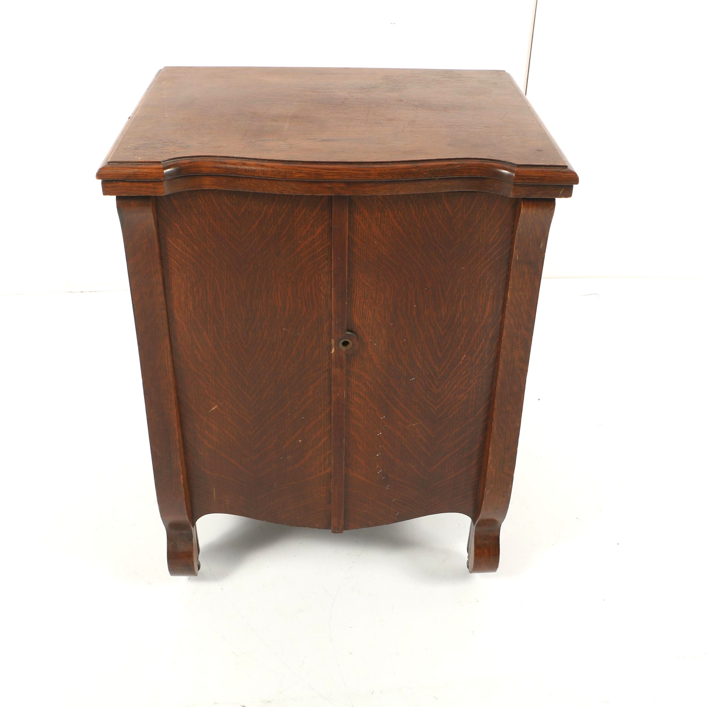 Antique Free No. 5 Sewing Machine Quarter-Sawn Oak Cabinet