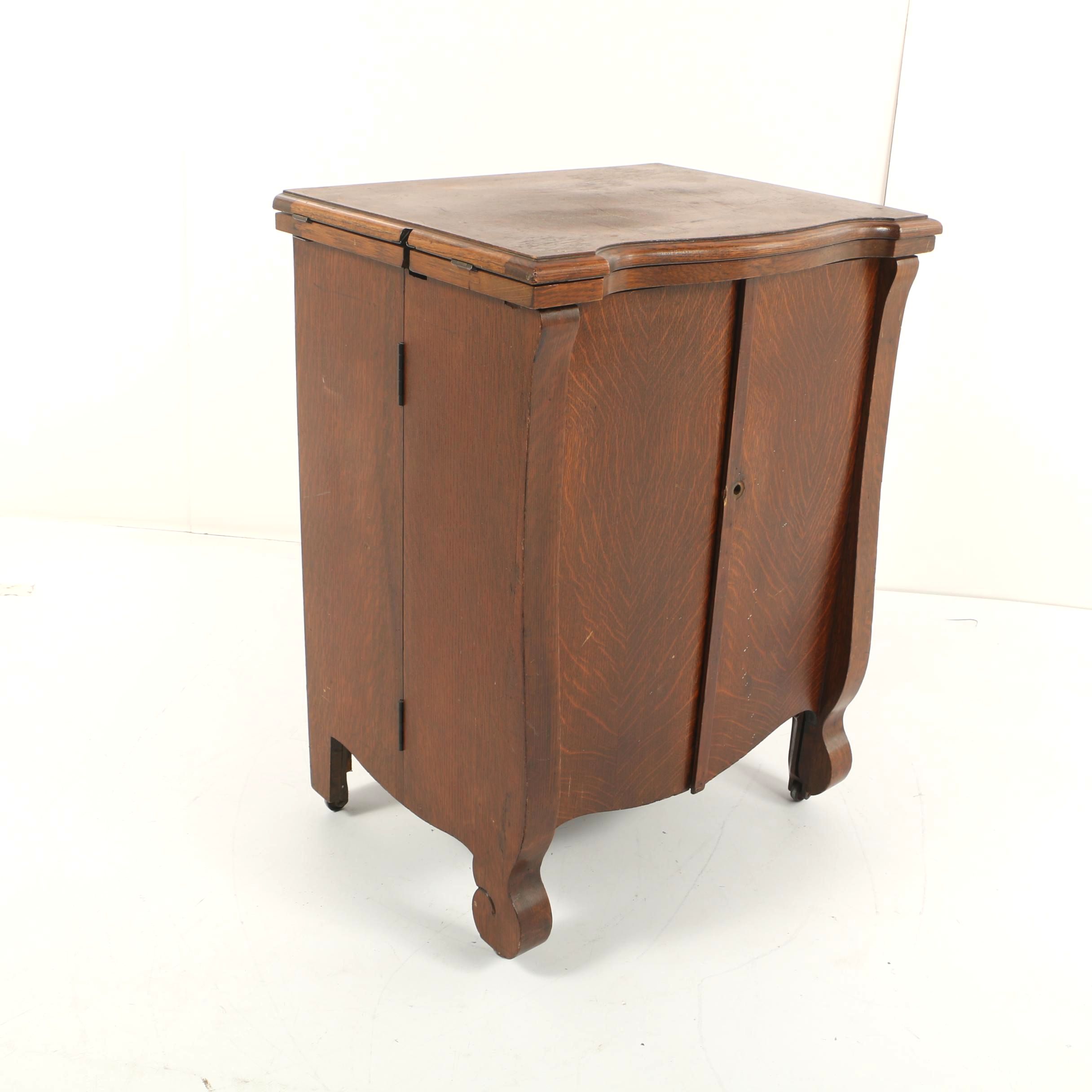 Antique Free No. 5 Sewing Machine Quarter-Sawn Oak Cabinet