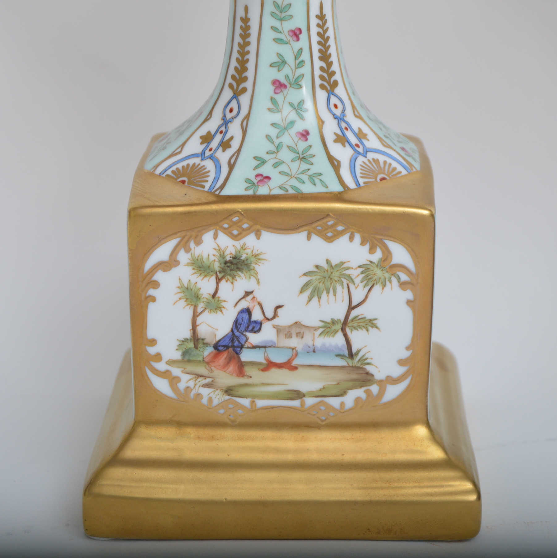 Pair of Chelsea House Old Paris Style Chinoiserie Decorated Porcelain Urns