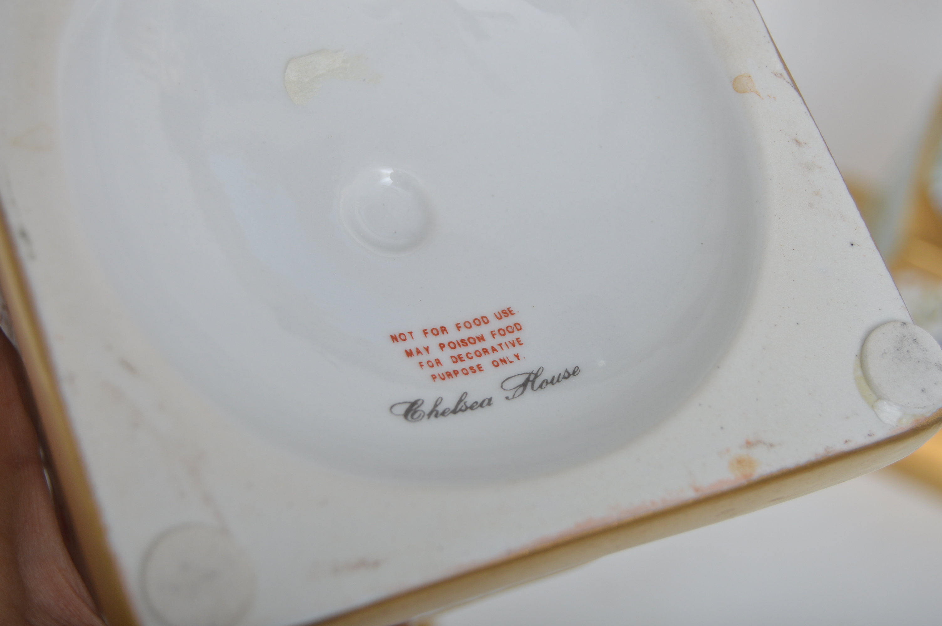 Pair of Chelsea House Old Paris Style Chinoiserie Decorated Porcelain Urns