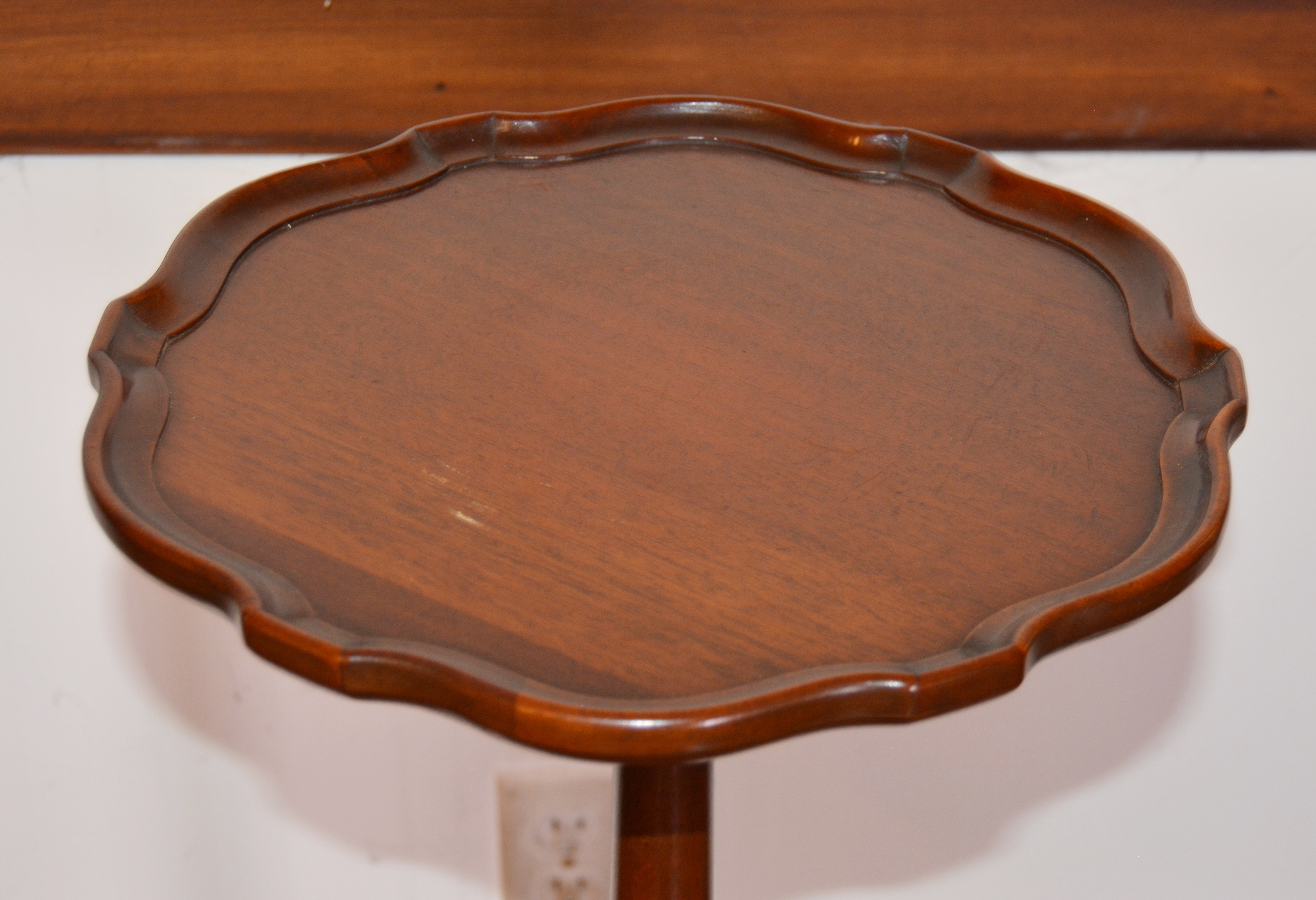 Pair of Imperial "Jeffersonian Group" Mahogany Plant Stands, 20th Century