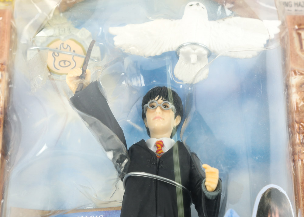 "Harry Potter and the Sorcerer's Stone" Gryffindor Harry Figurine