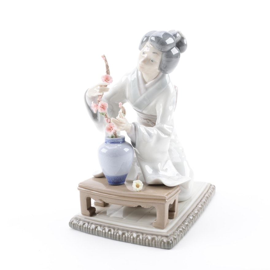 Lladró "Japanese Girl Decorating" Porcelain Figurine