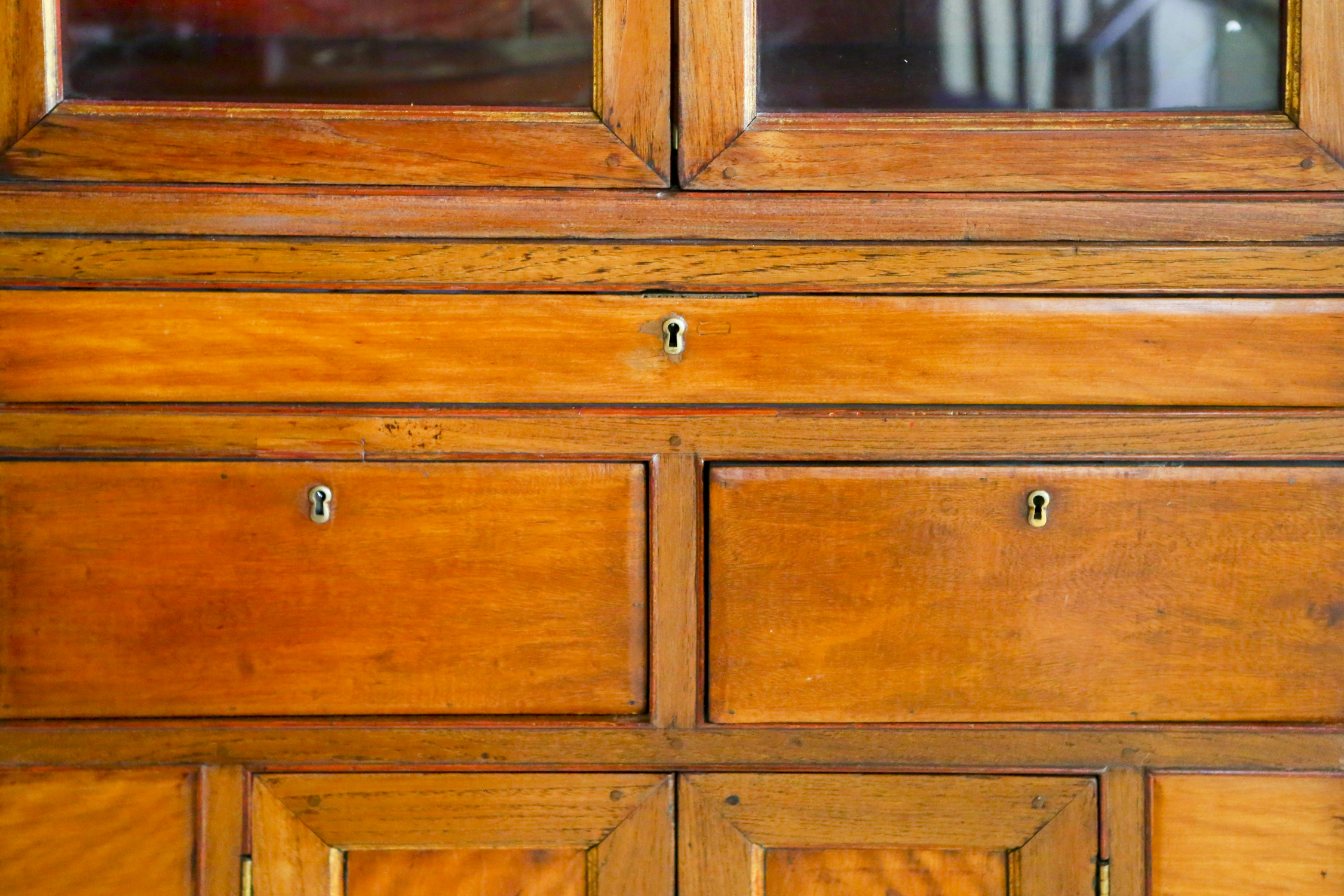 Vintage Illuminated China Cabinet