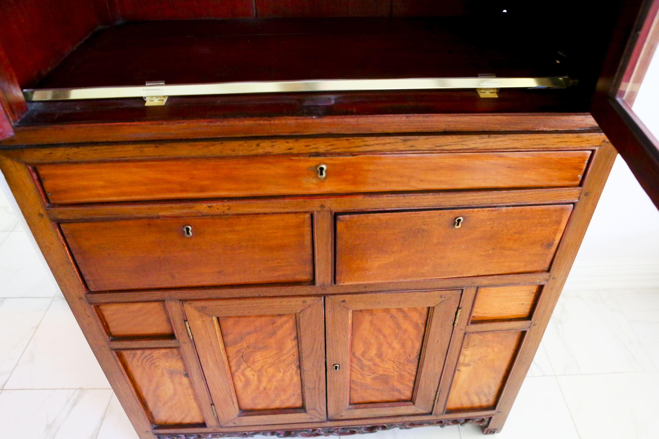 Vintage Illuminated China Cabinet