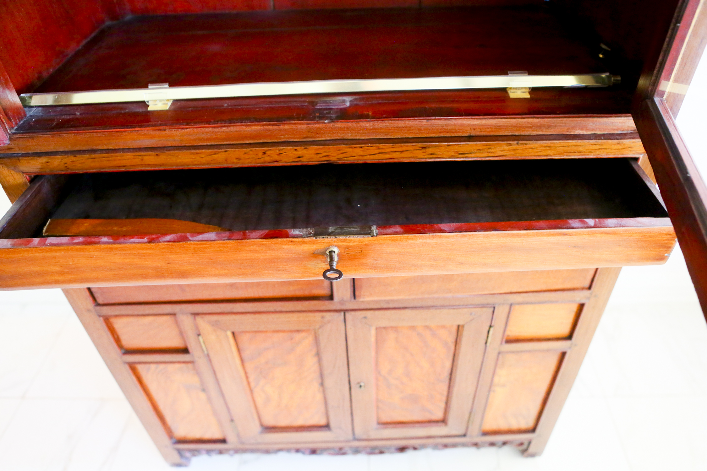 Vintage Illuminated China Cabinet