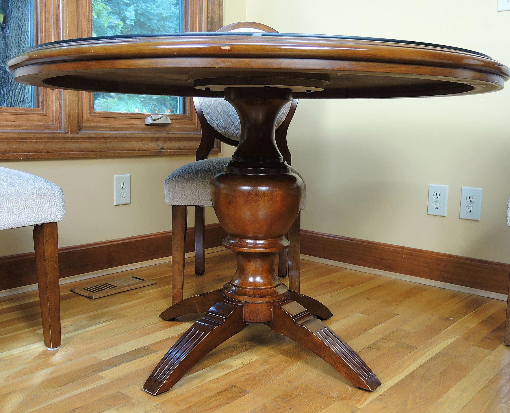 Pedestal Table and Chairs by Bombay Outlet