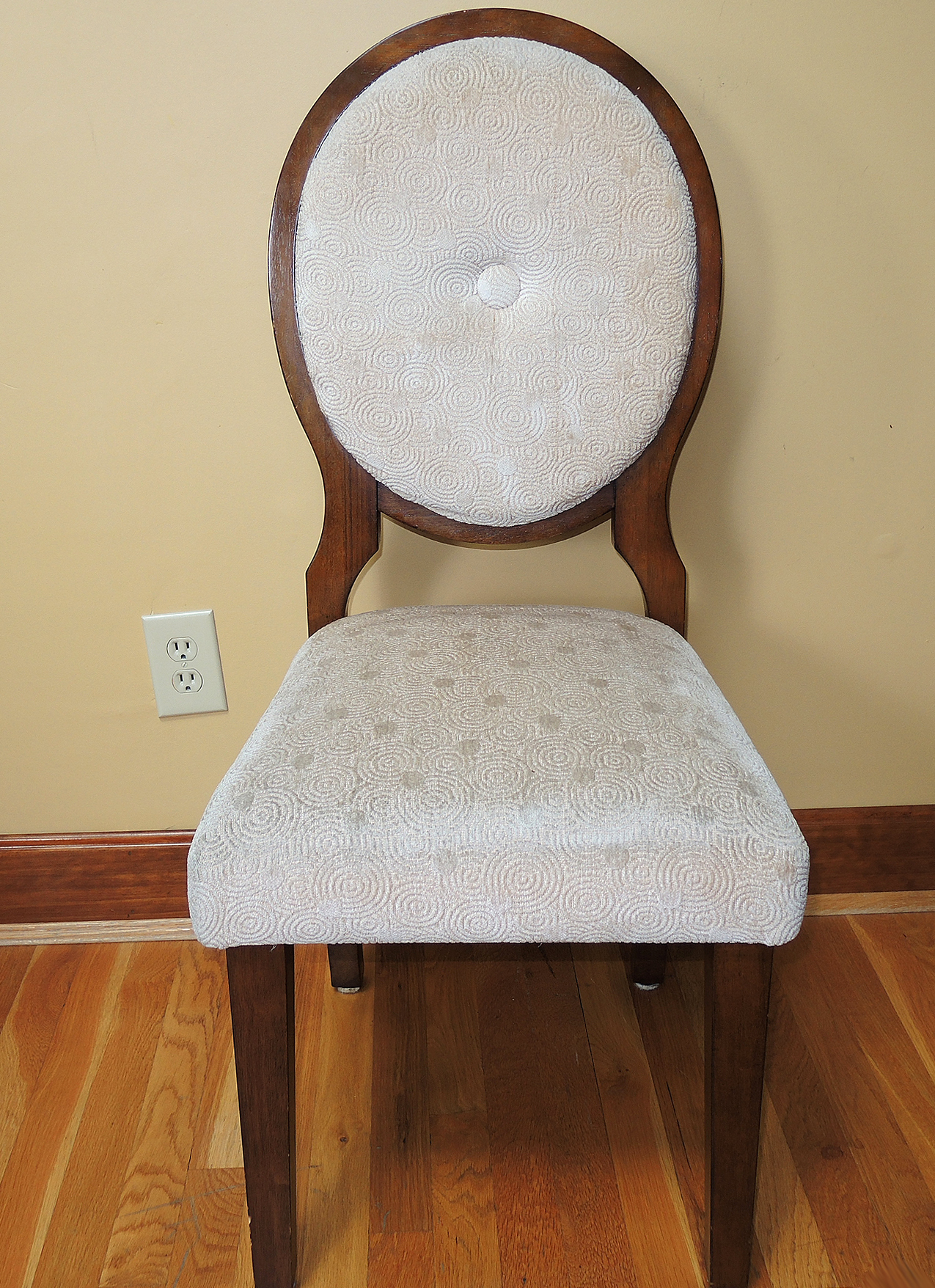 Pedestal Table and Chairs by Bombay Outlet