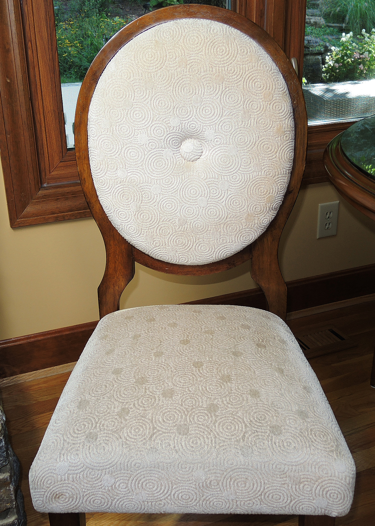 Pedestal Table and Chairs by Bombay Outlet