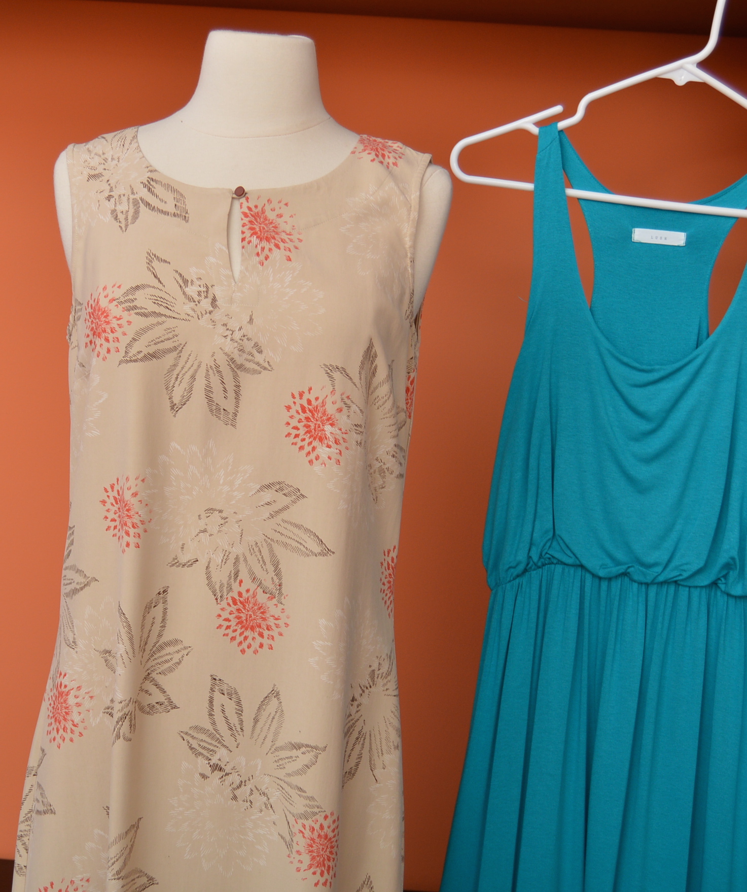 Women's Sleeveless Maxi Dresses