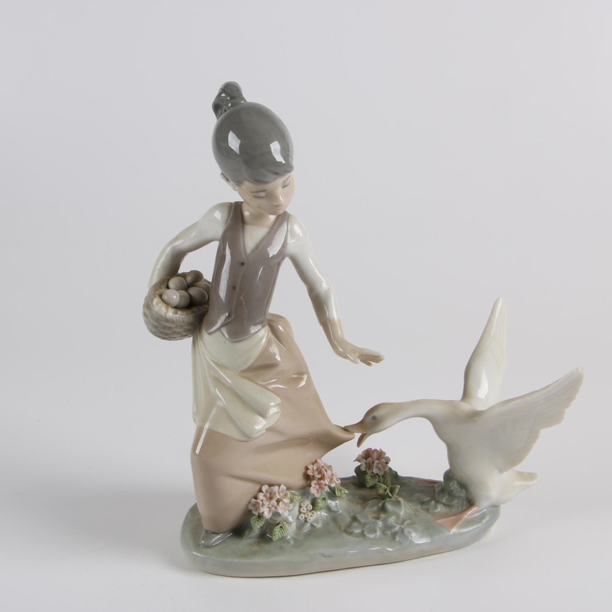 Lladró  "Aggressive Goose" Hand-Painted Porcelain Figurine