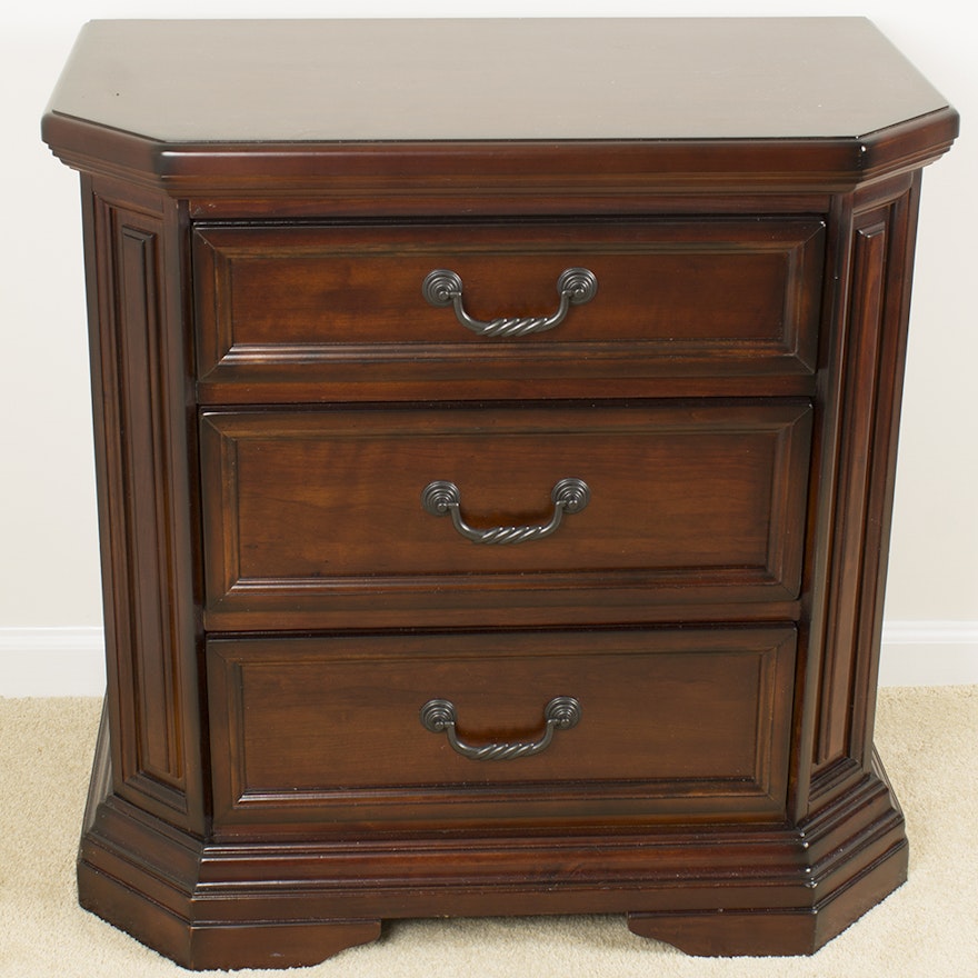 Contemporary Mahogany Finish Georgian Style Nightstand