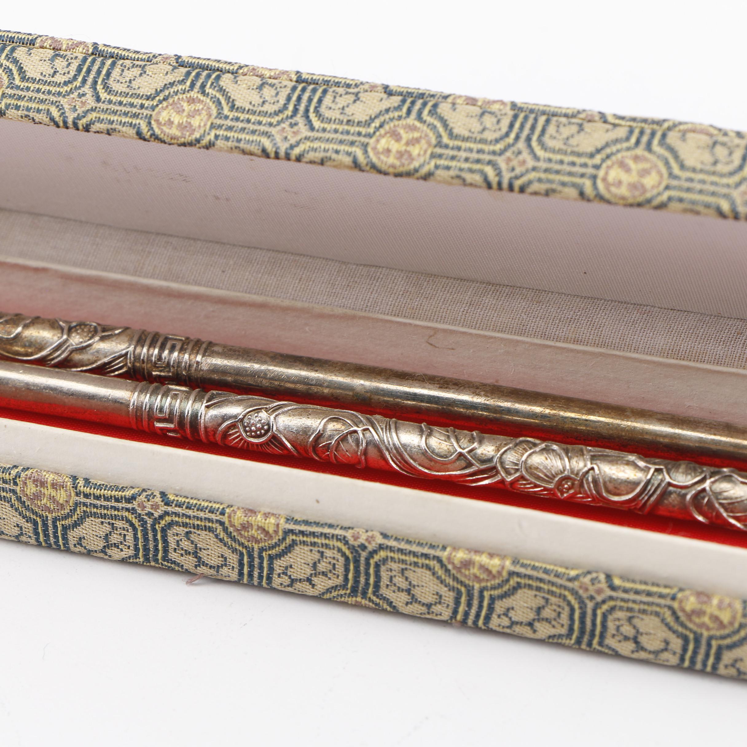 Chopsticks including Green Stone with Bird Form Rests