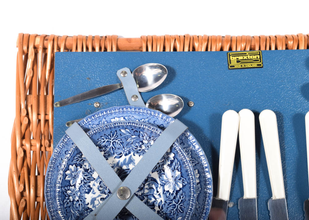Vintage Braxton English Picnic Basket and Dinnerware
