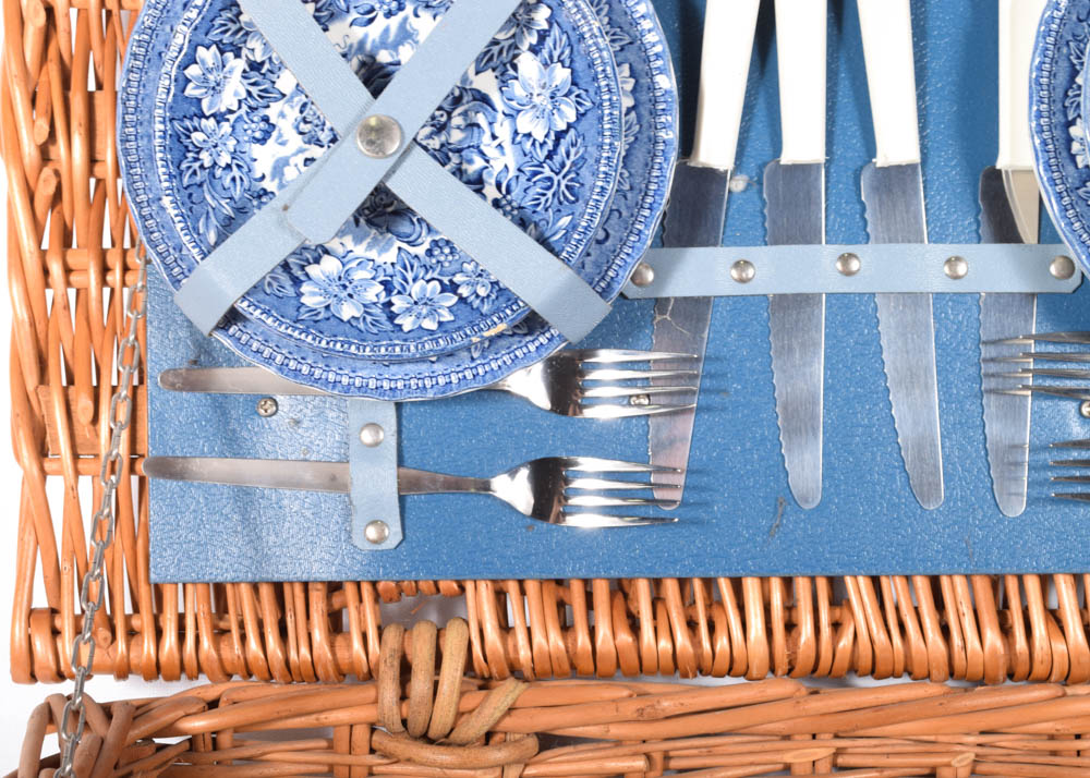 Vintage Braxton English Picnic Basket and Dinnerware