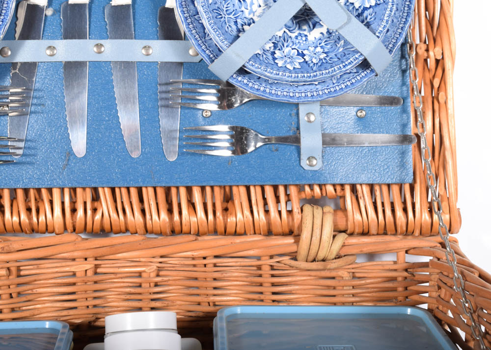 Vintage Braxton English Picnic Basket and Dinnerware