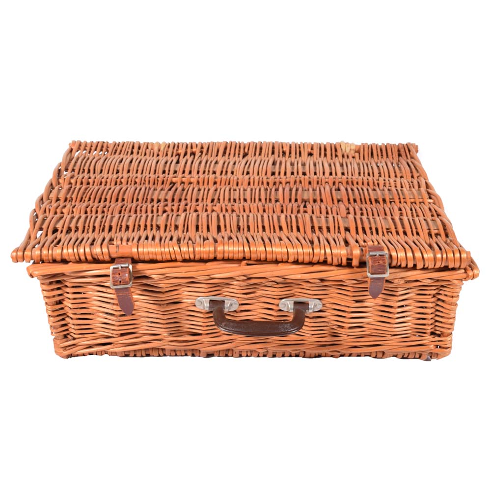 Vintage Braxton English Picnic Basket and Dinnerware