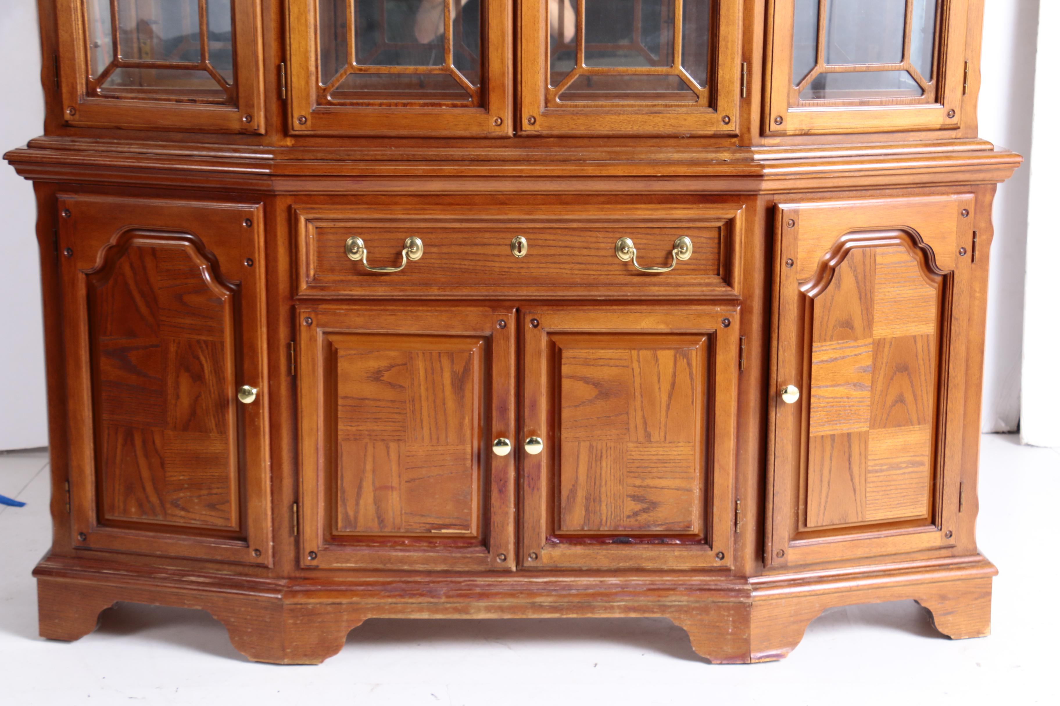 George III Style Oak-Veneered Two-Piece China Cabinet by Lexington, 20th Century