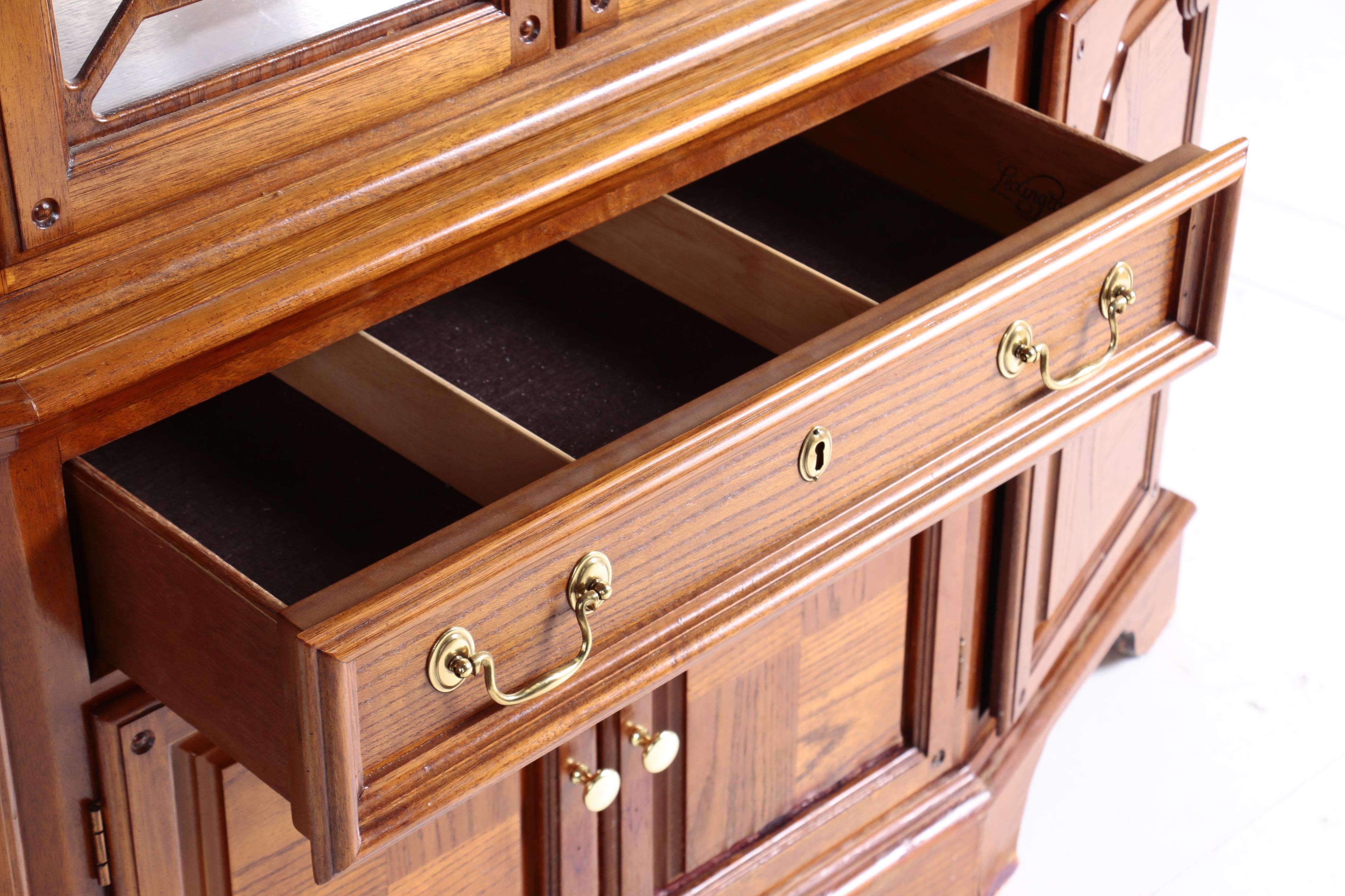 George III Style Oak-Veneered Two-Piece China Cabinet by Lexington, 20th Century