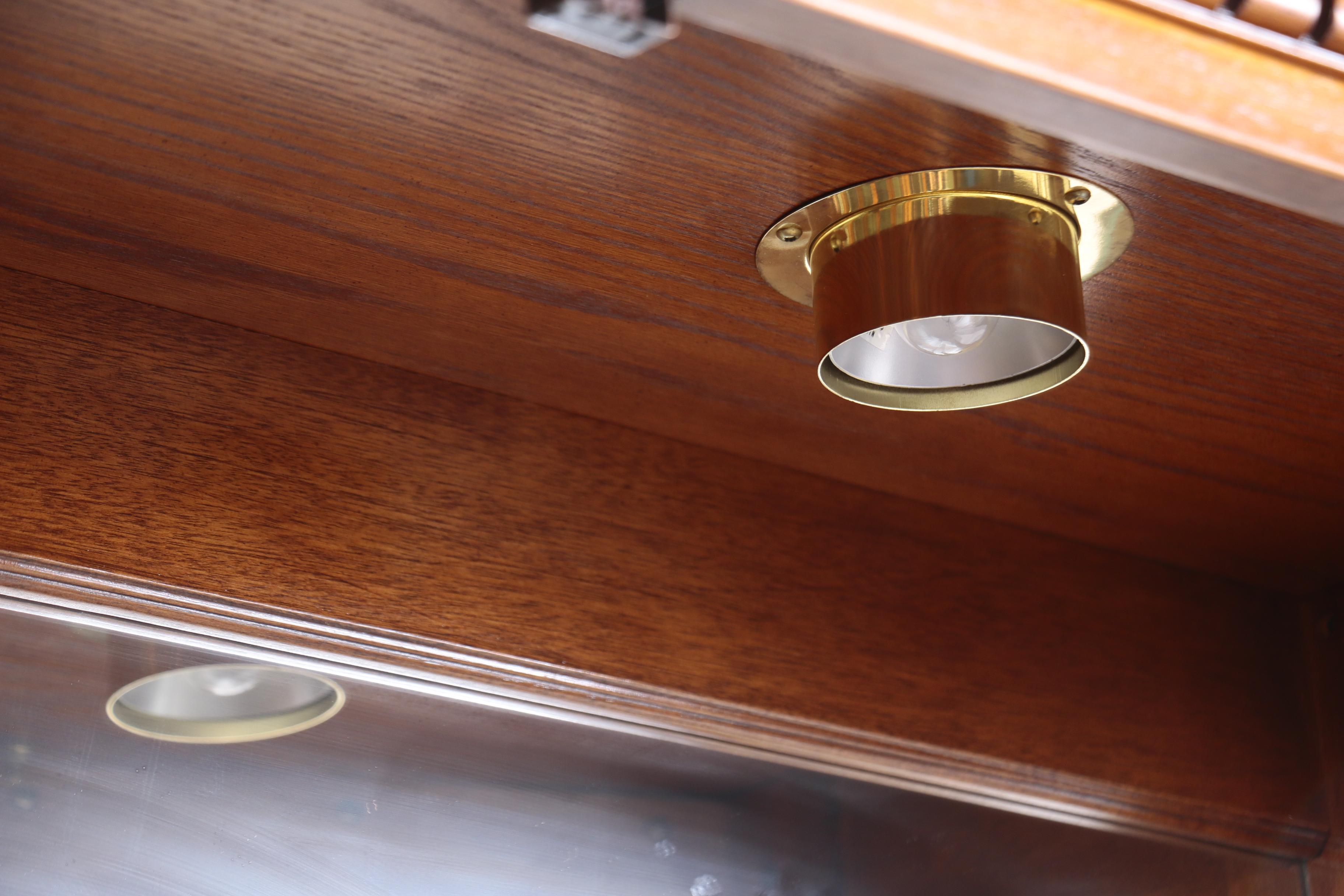 George III Style Oak-Veneered Two-Piece China Cabinet by Lexington, 20th Century