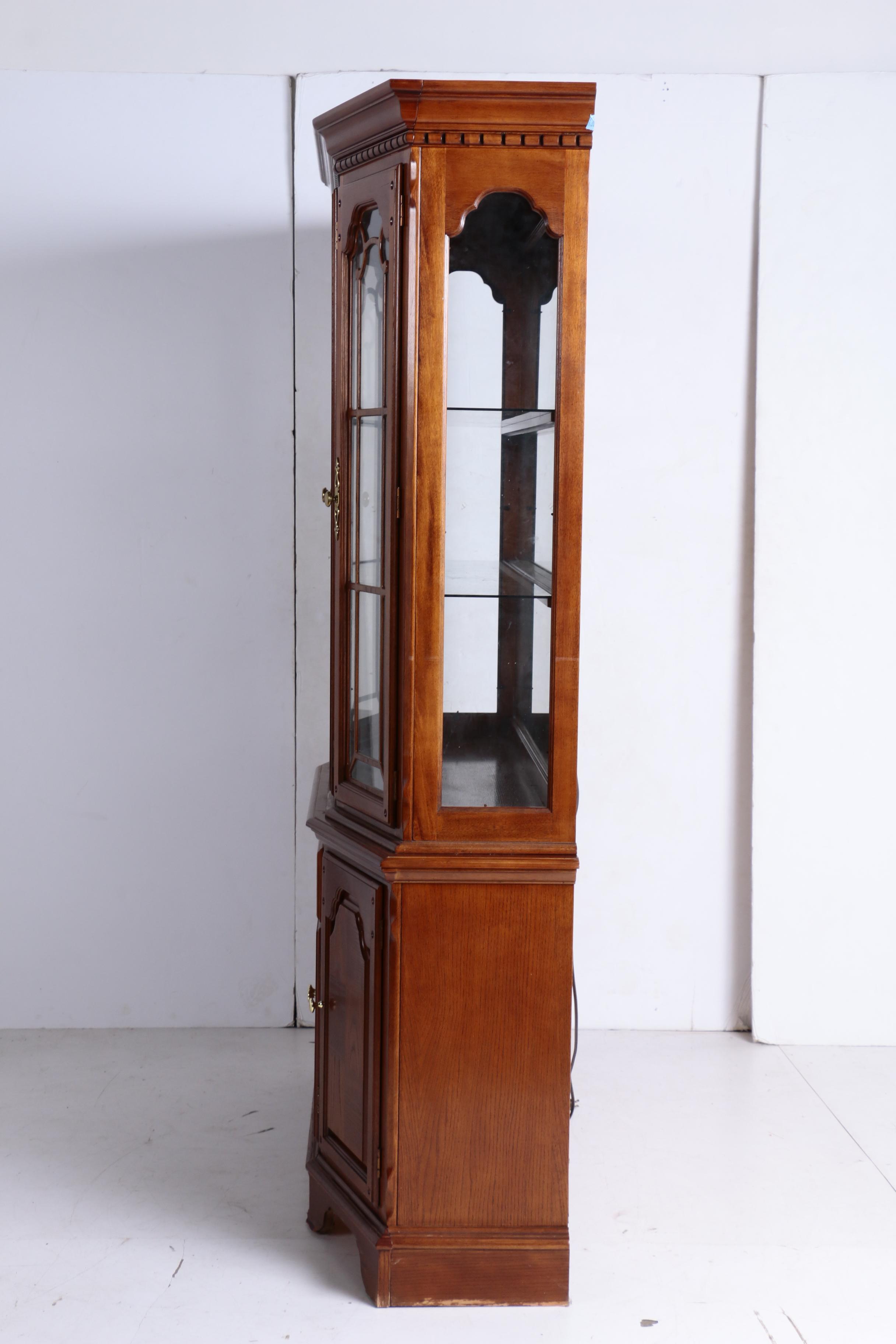 George III Style Oak-Veneered Two-Piece China Cabinet by Lexington, 20th Century