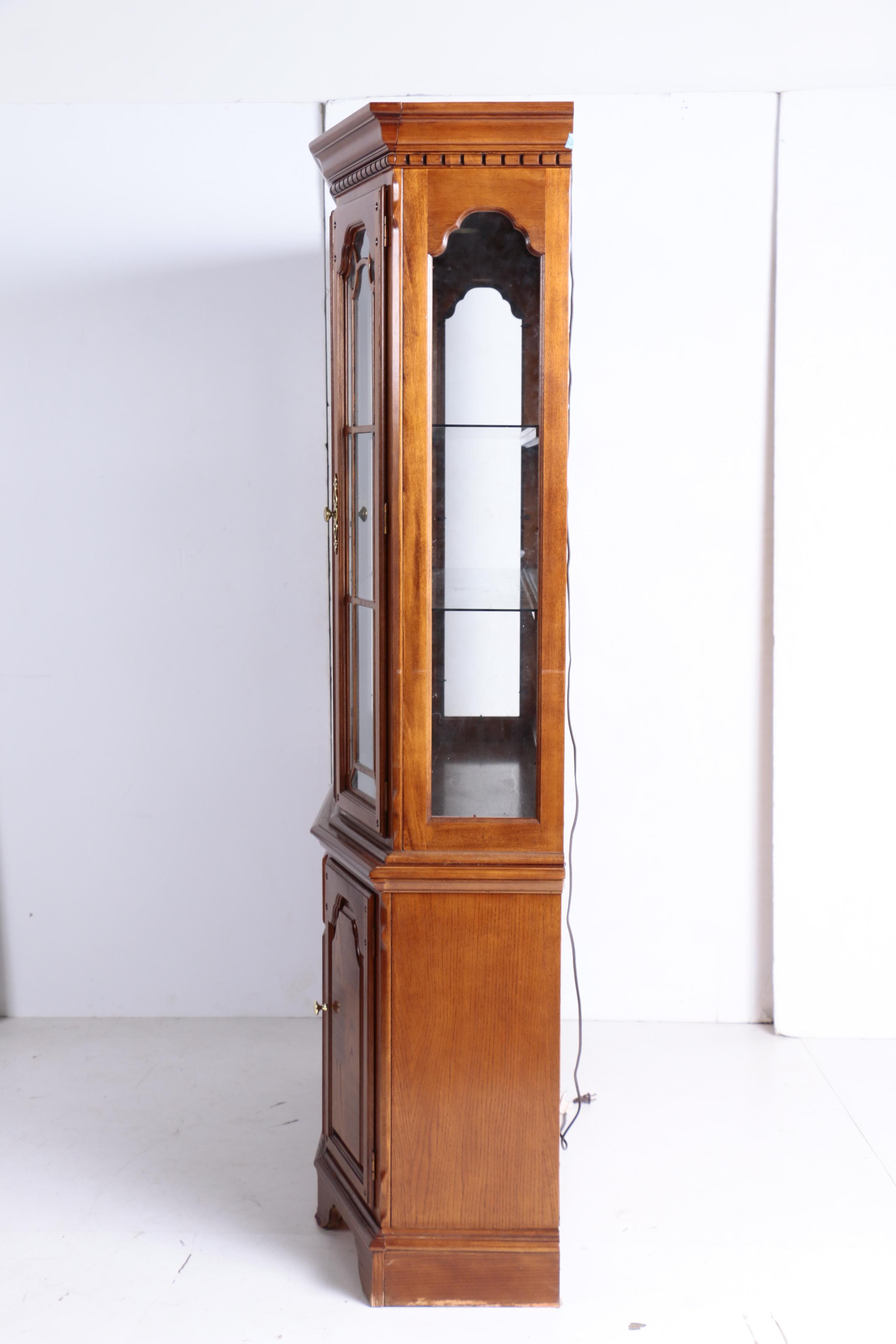 George III Style Oak-Veneered Two-Piece China Cabinet by Lexington, 20th Century