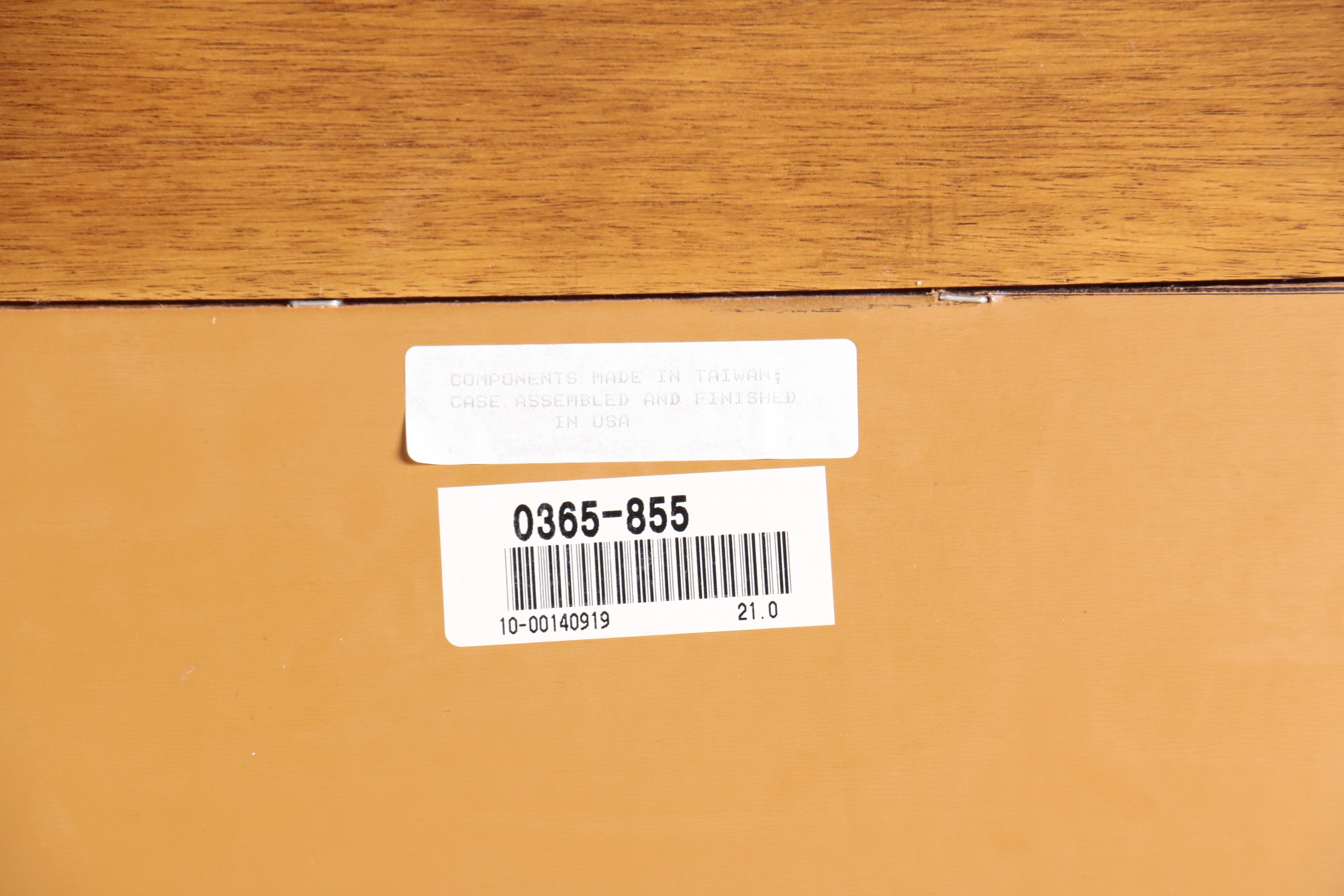 George III Style Oak-Veneered Two-Piece China Cabinet by Lexington, 20th Century