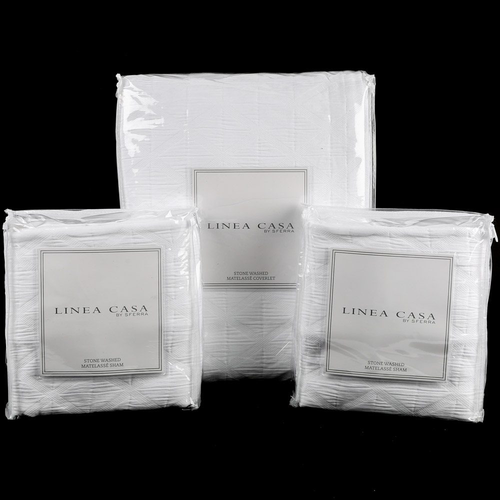 Linea Casa by Sferra King-Size Matelassé Coverlet and Shams